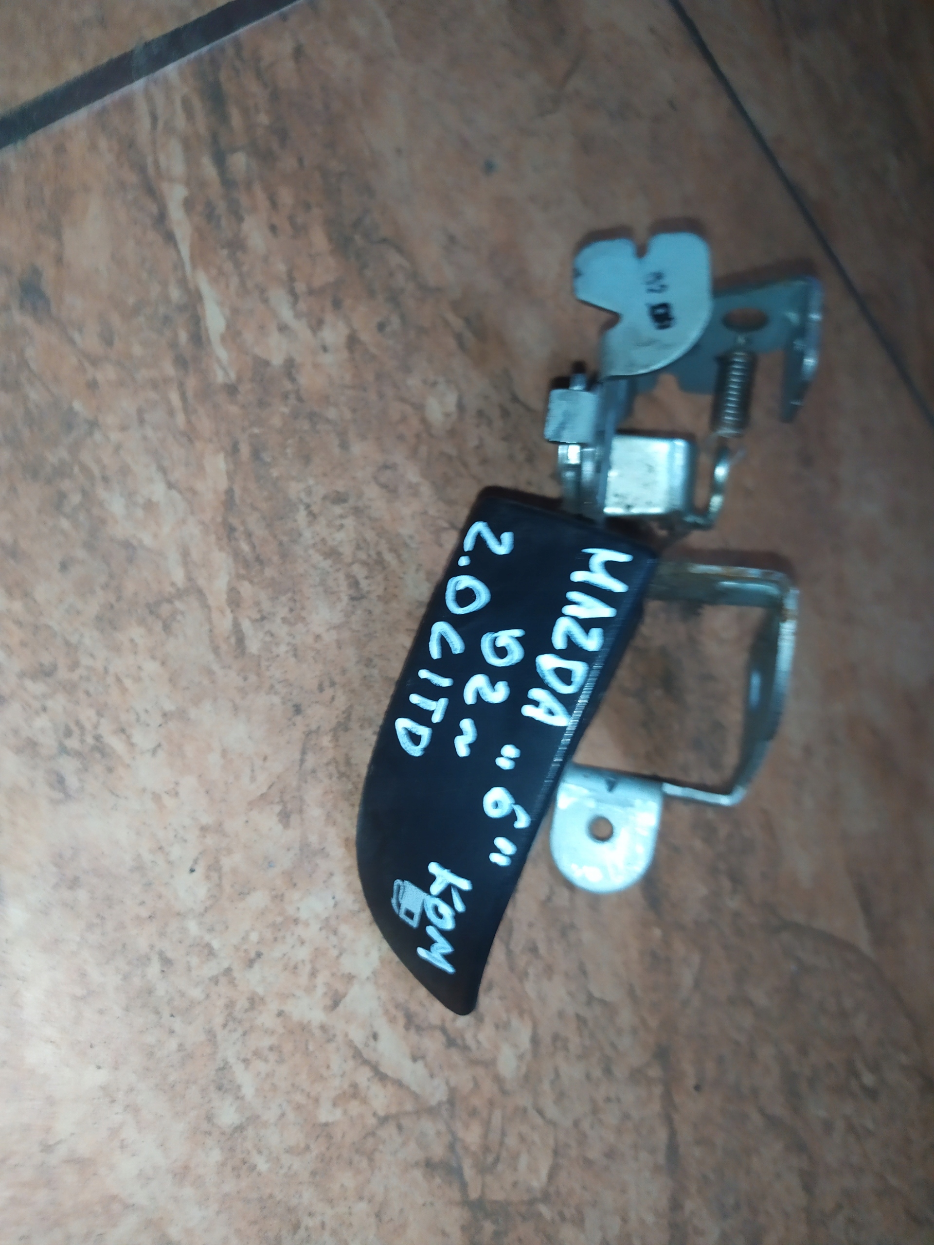 RĄCZKA OTWIERANIA KLAPKI MAZDA 6 2.0CITD 02 KOMBI