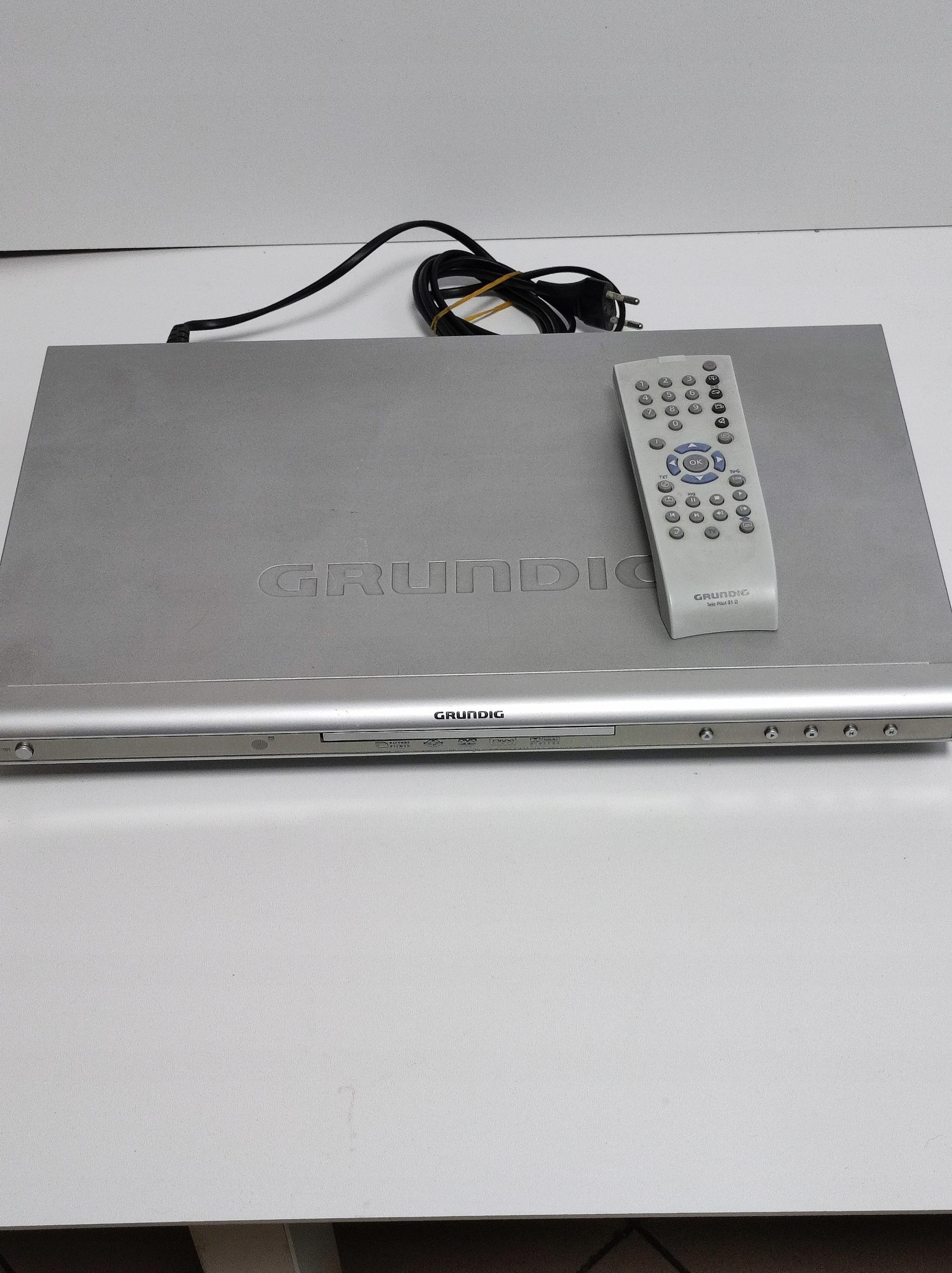 dvd grundig z pilotem 2451/24