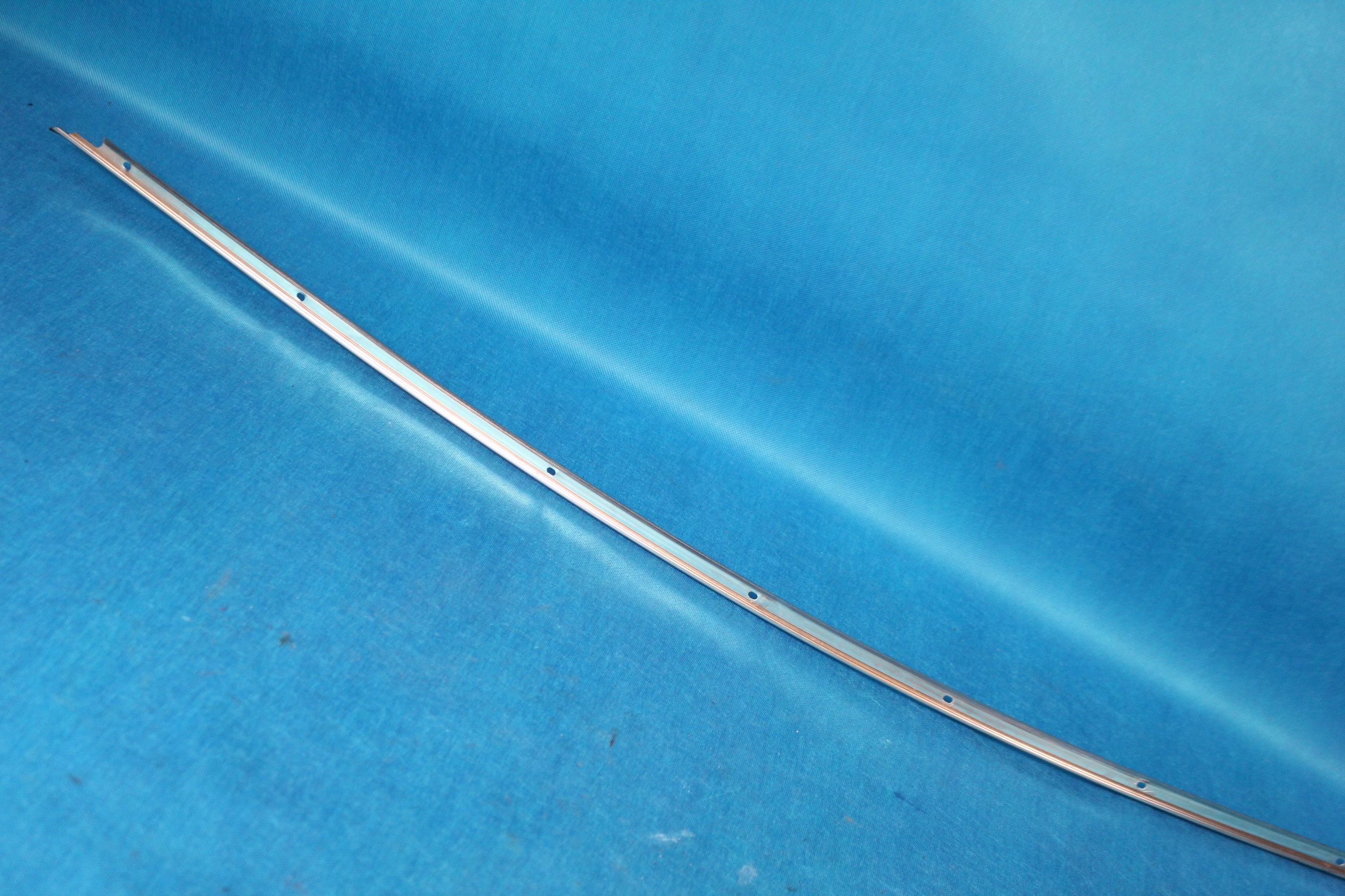 INFINITI Q50S 3.5 HYBRYD LISTWA DRZWI PRZÓD LE 2014R Wersja Europejska