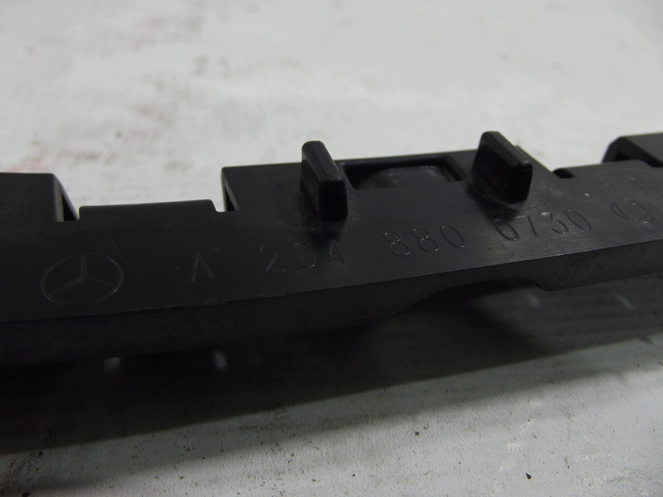 Mercedes C Klasa W204 bumper bracket left rear part A2048800730