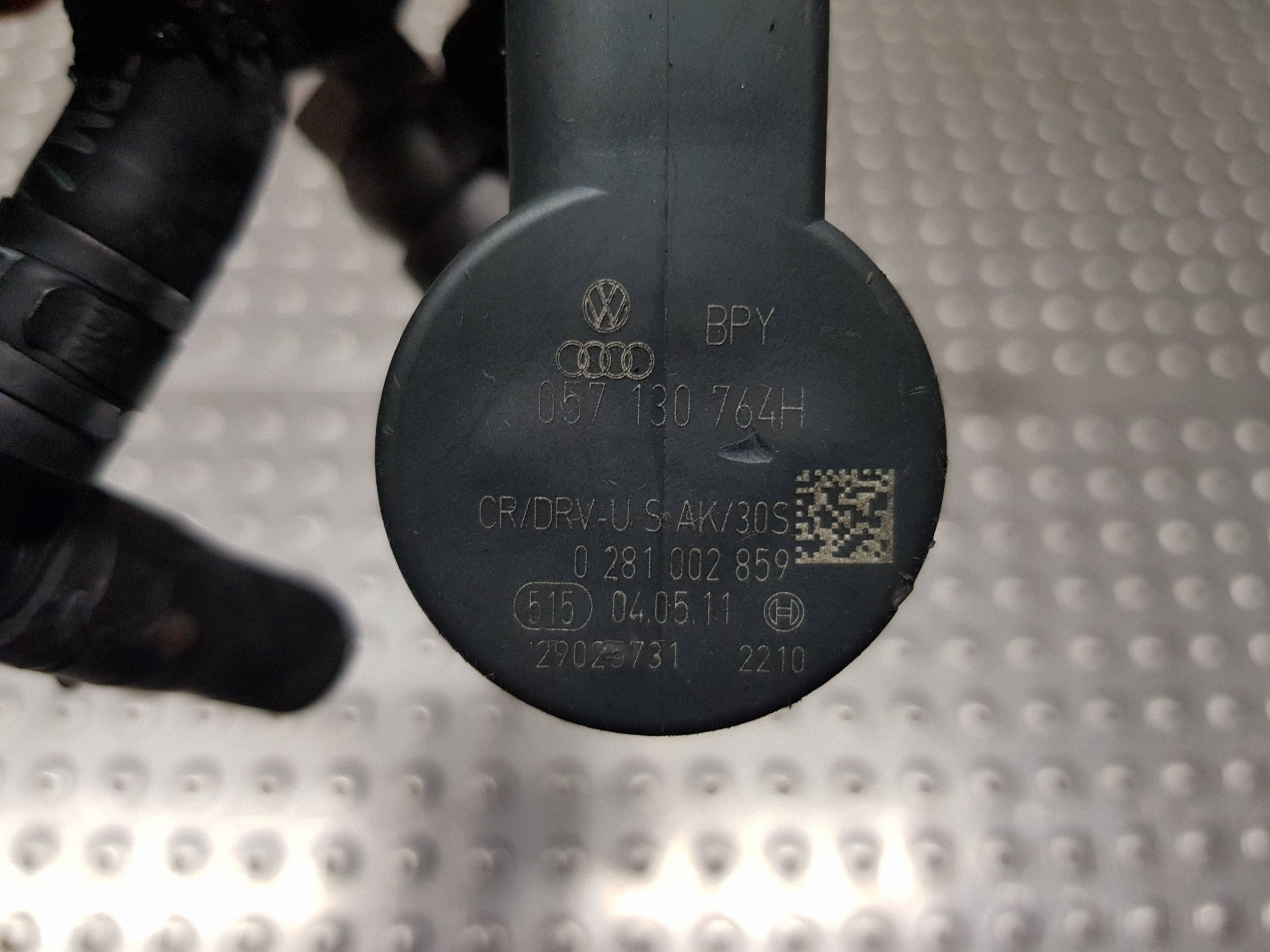 injection ramp right sensor 059130090AH AUDI A4 B8 A5 8T A6 C6 3.0 TDI