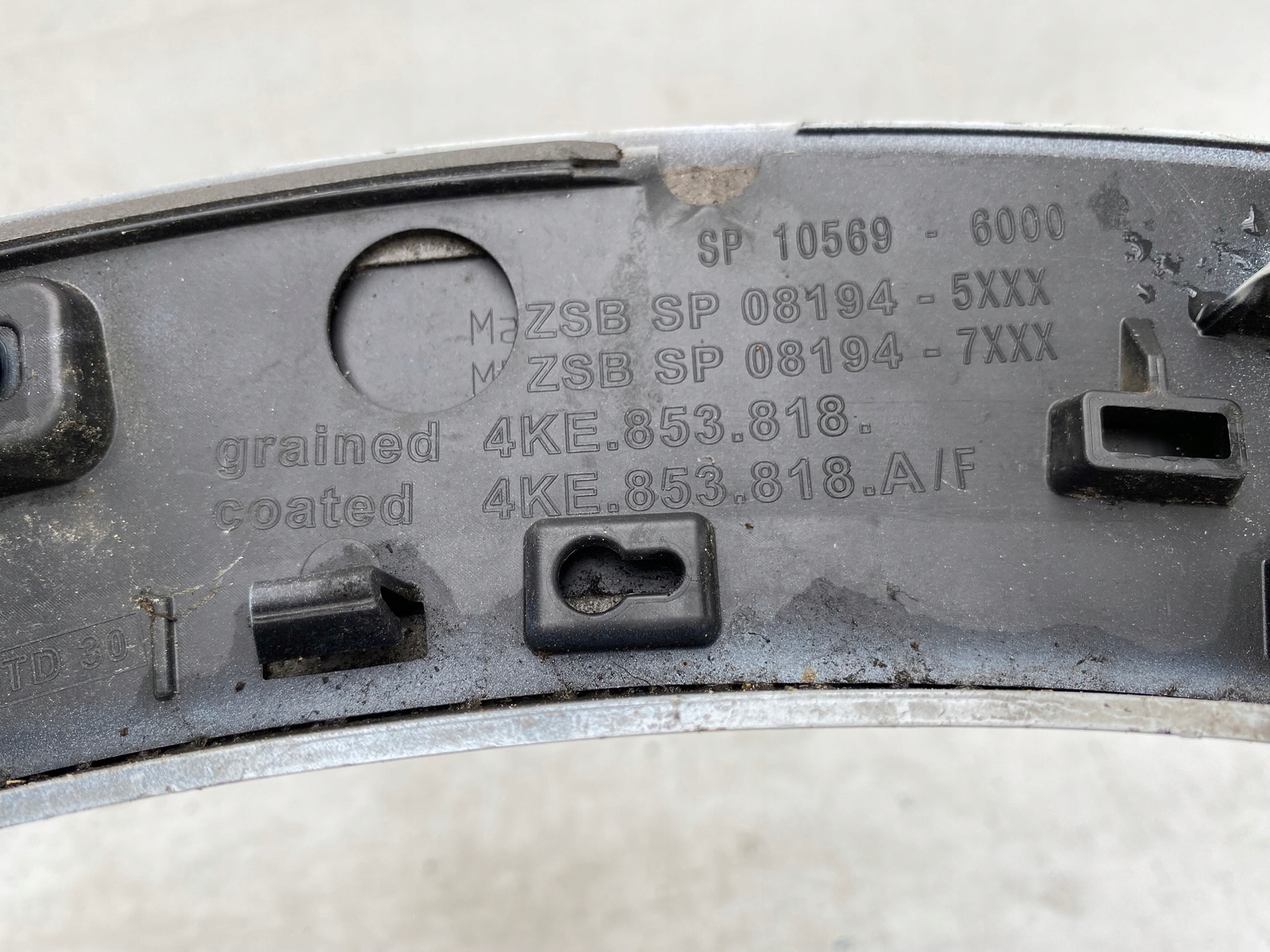 AUDI E-TRON 21- Moulage Couverture Aile Droit Arrière 4KE853818A