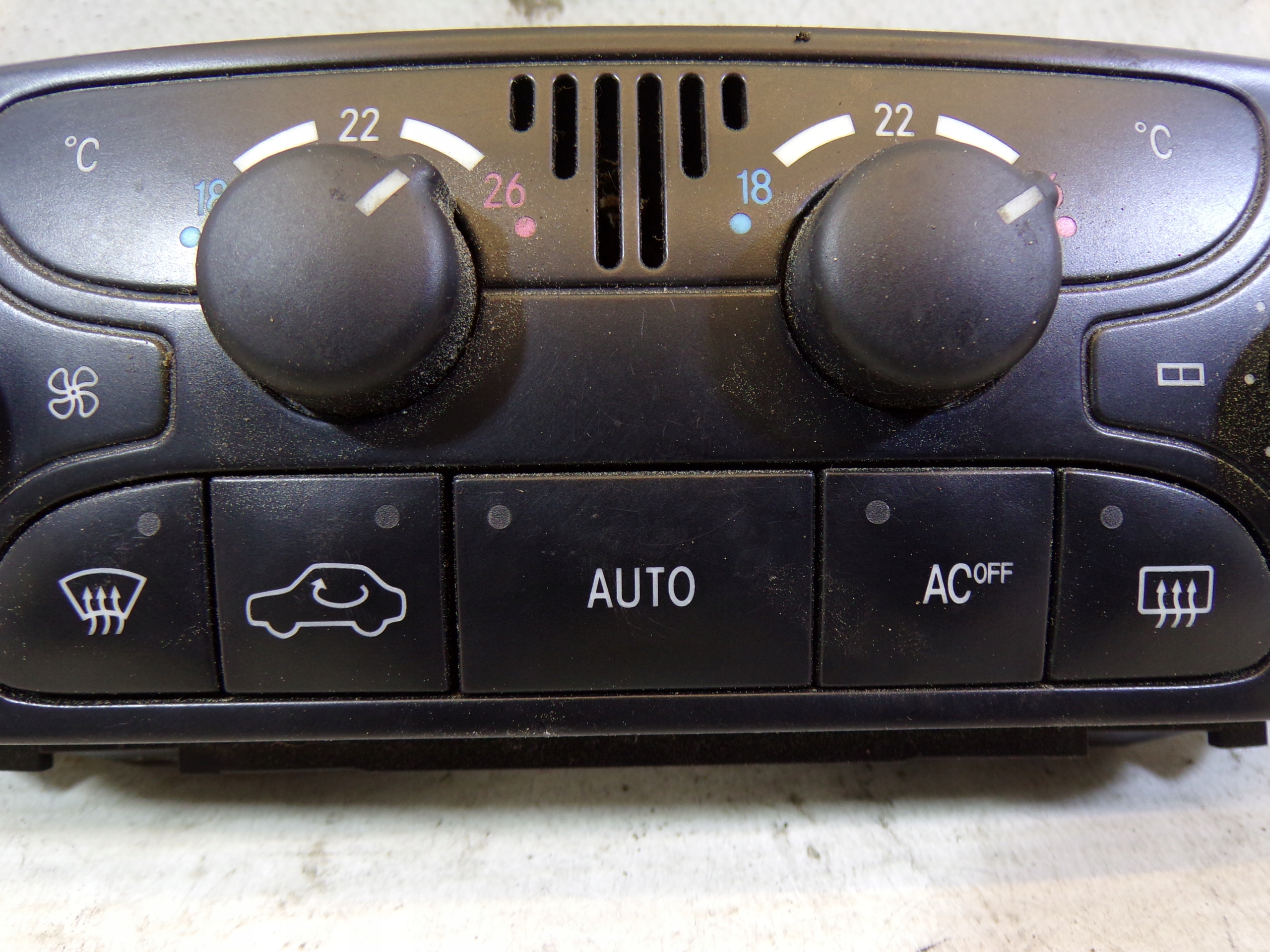 PANEL klími klimatizaci MERCEDES W209 A2098300085
