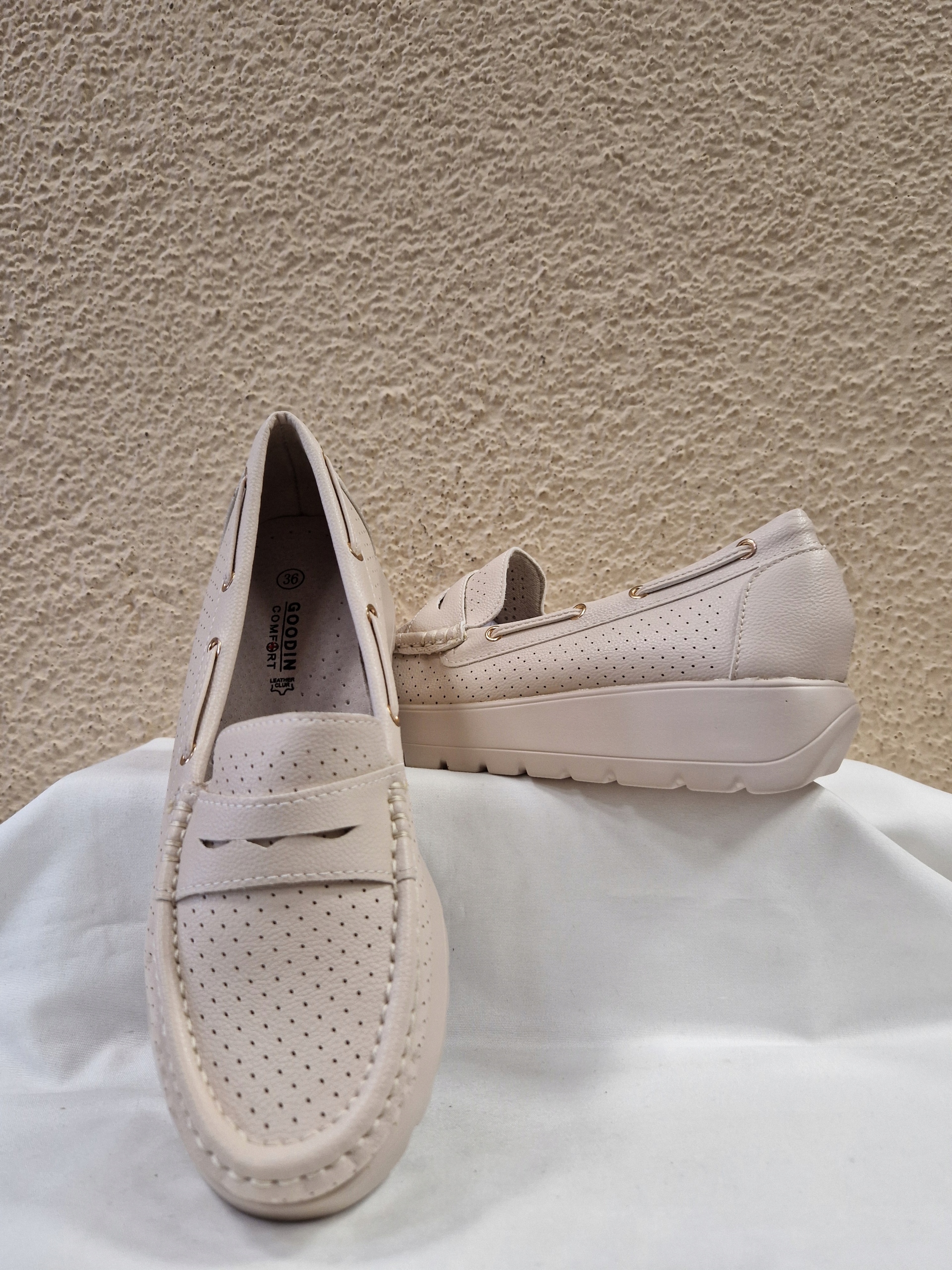 PÓŁBUTY MOKASYNY BEŻOWE EKOSKÓRA MATOWA GOODIN R.40 Kod producenta GD-FL6012