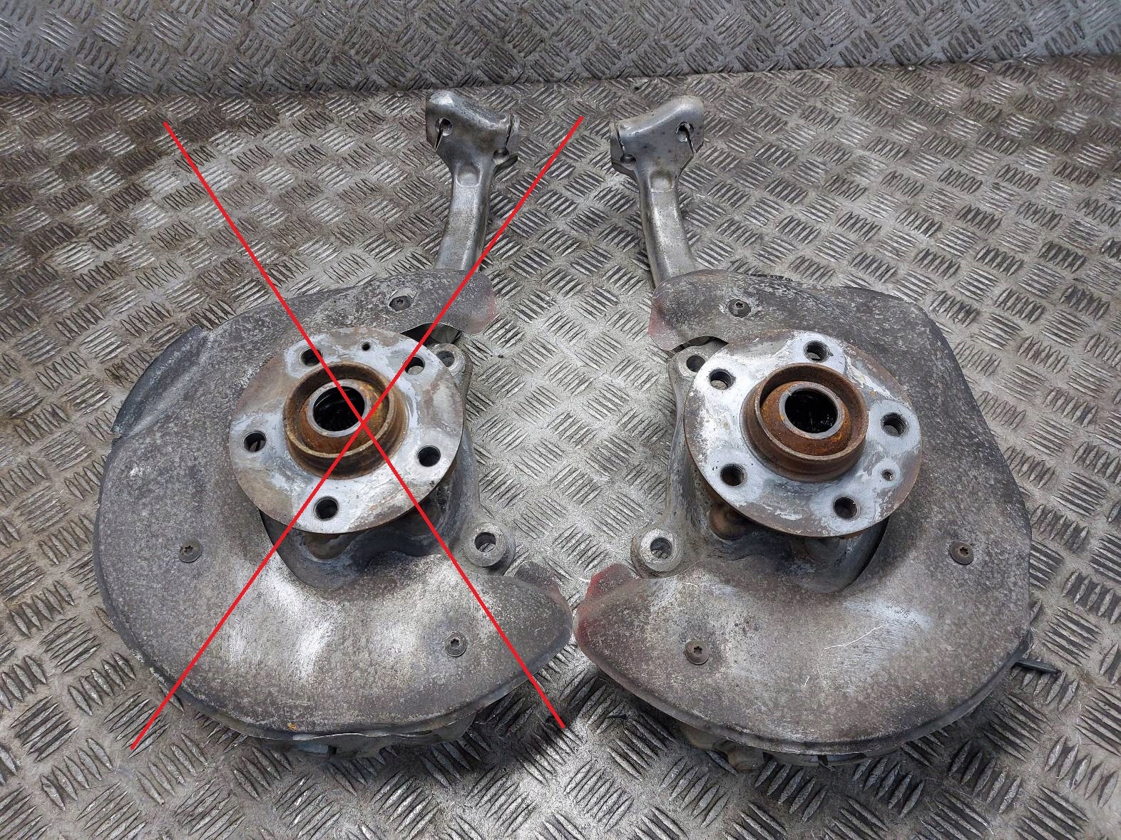 čepu otoč pravý předek AUDI A4 B8 08245BF246J