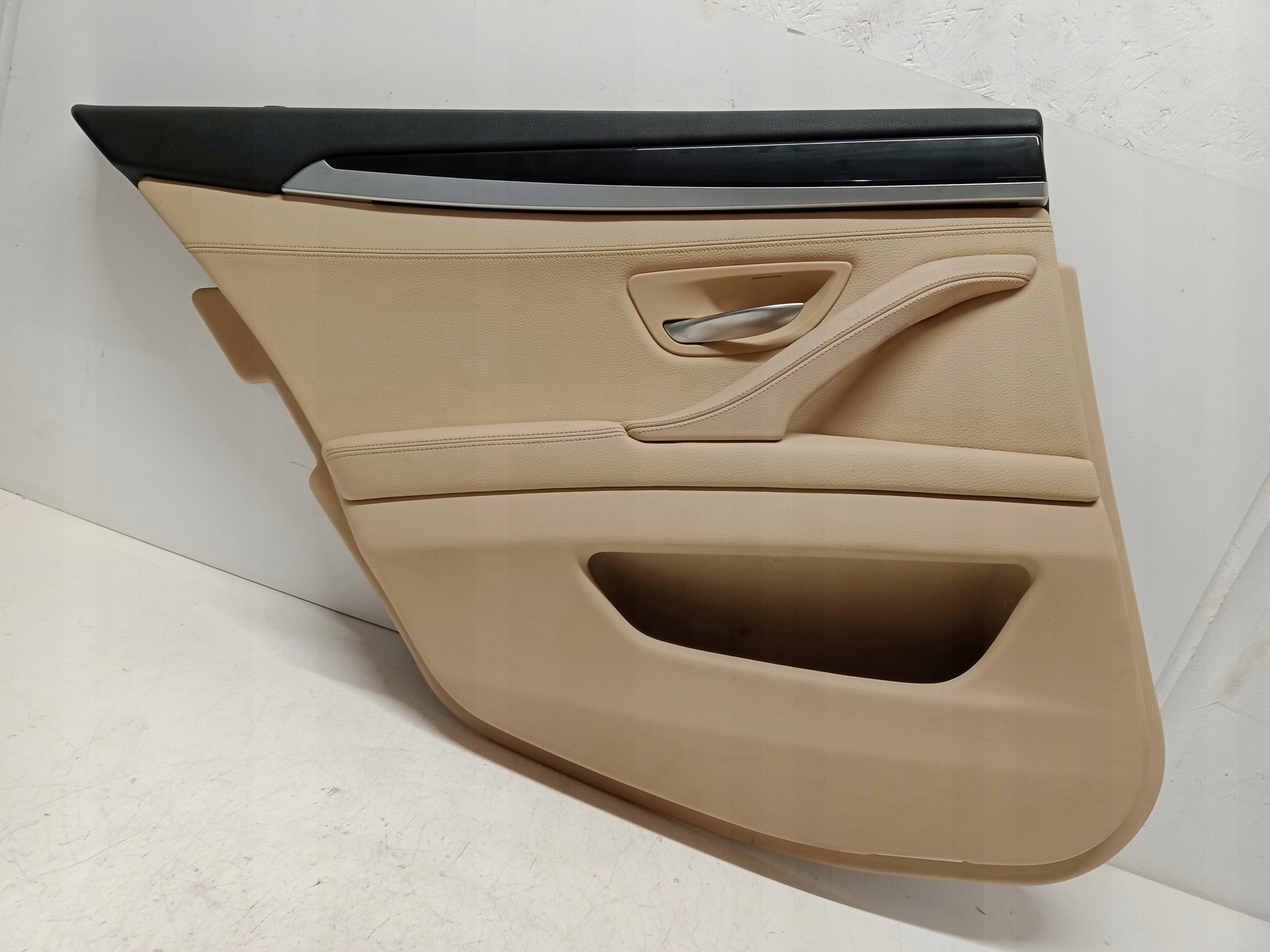 BMW 5 F10 10-17 BOCZEK TAPICERKA LEWA TYLNA SKÓRA