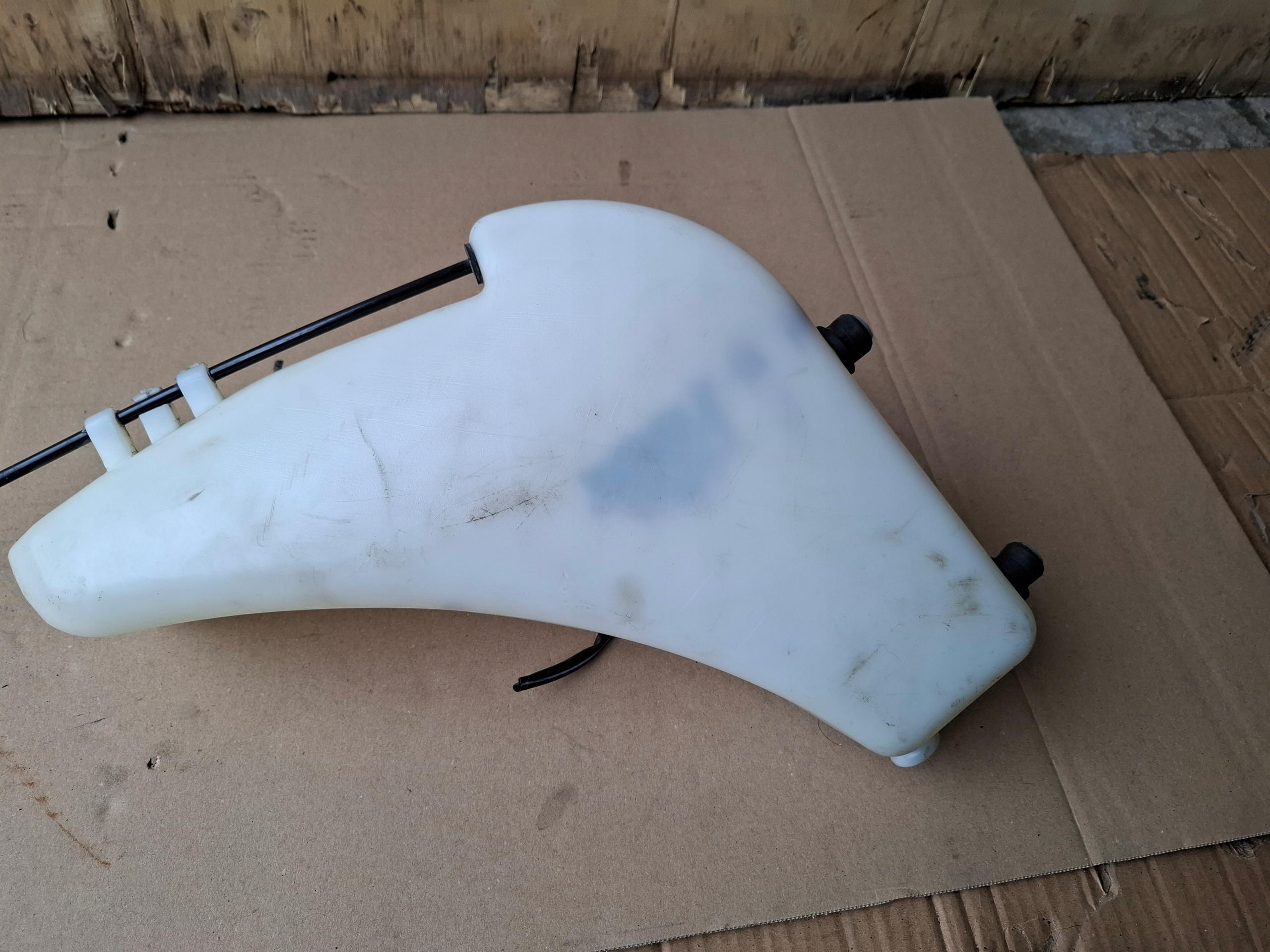 washer fluid tank Porsche Boxster 986