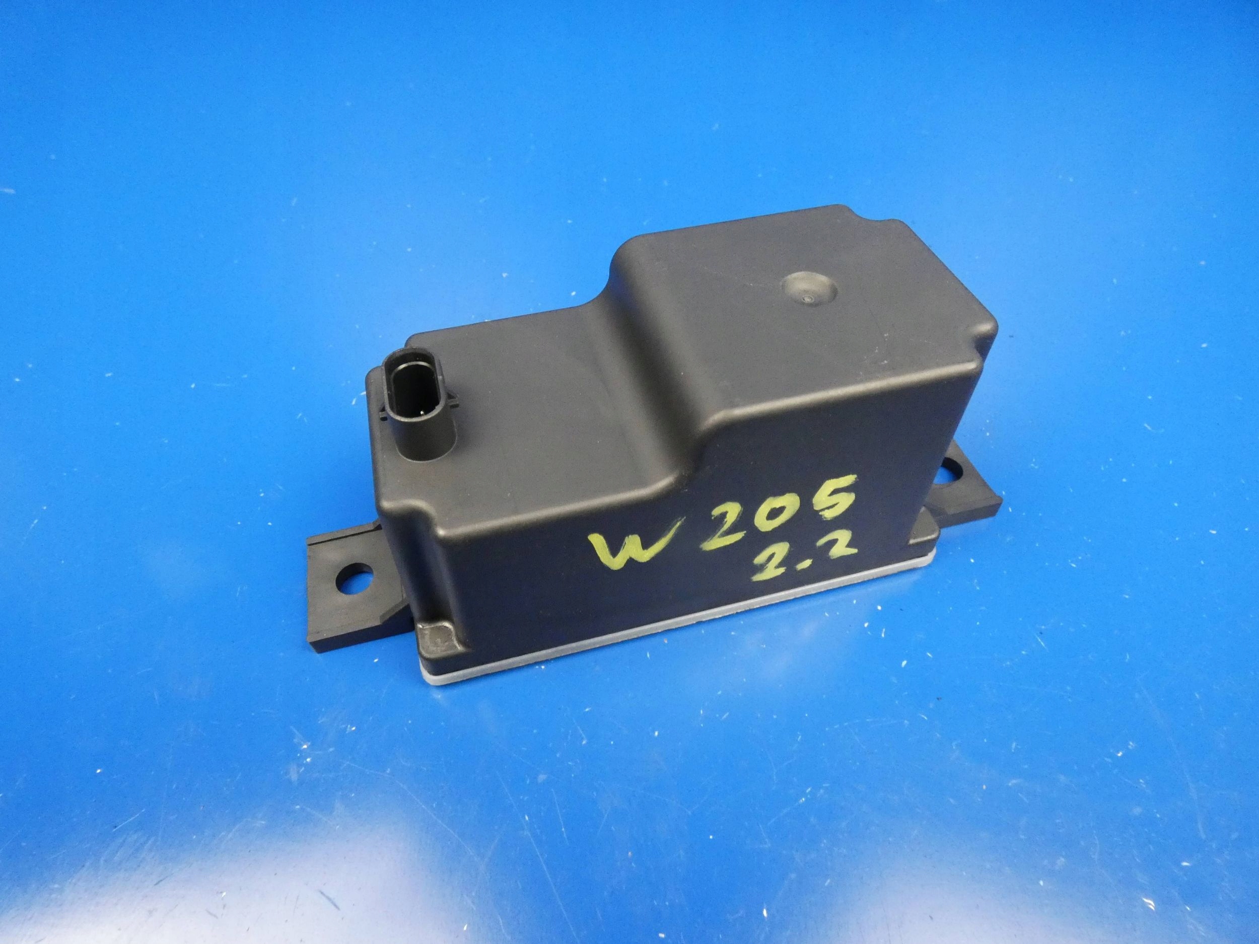 MERCEDES C KLASA W205 CZUJNIK MODUŁ NAPIĘCIA