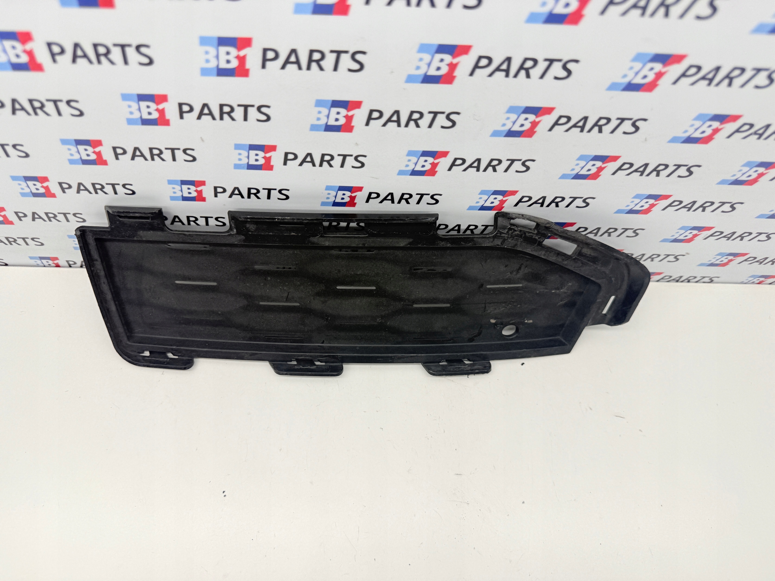 BMW G30 G31 grid of a bumper left front m-packet 8064965