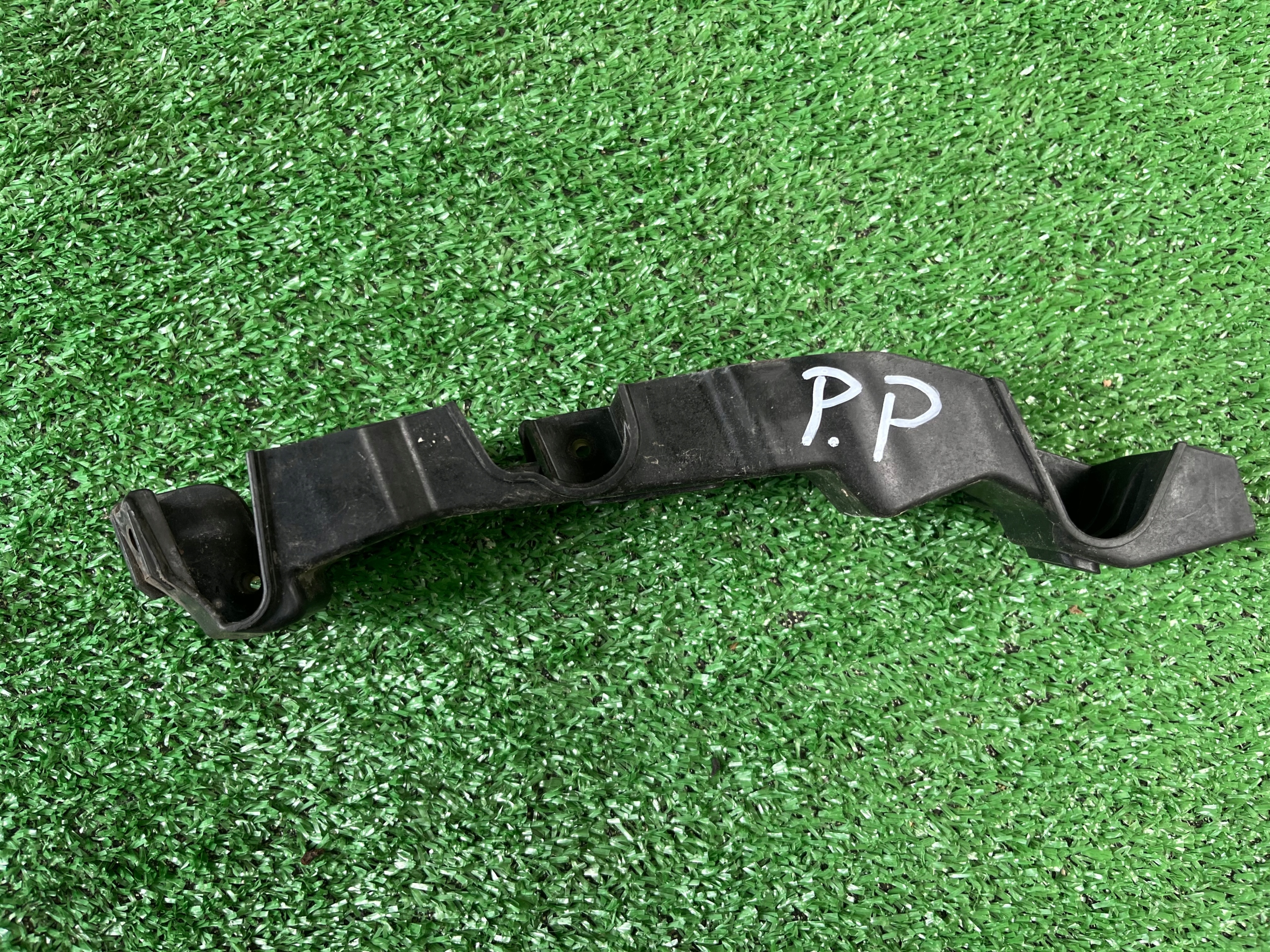 bumper bracket right front KIA STONIC 2018 86514-H8400