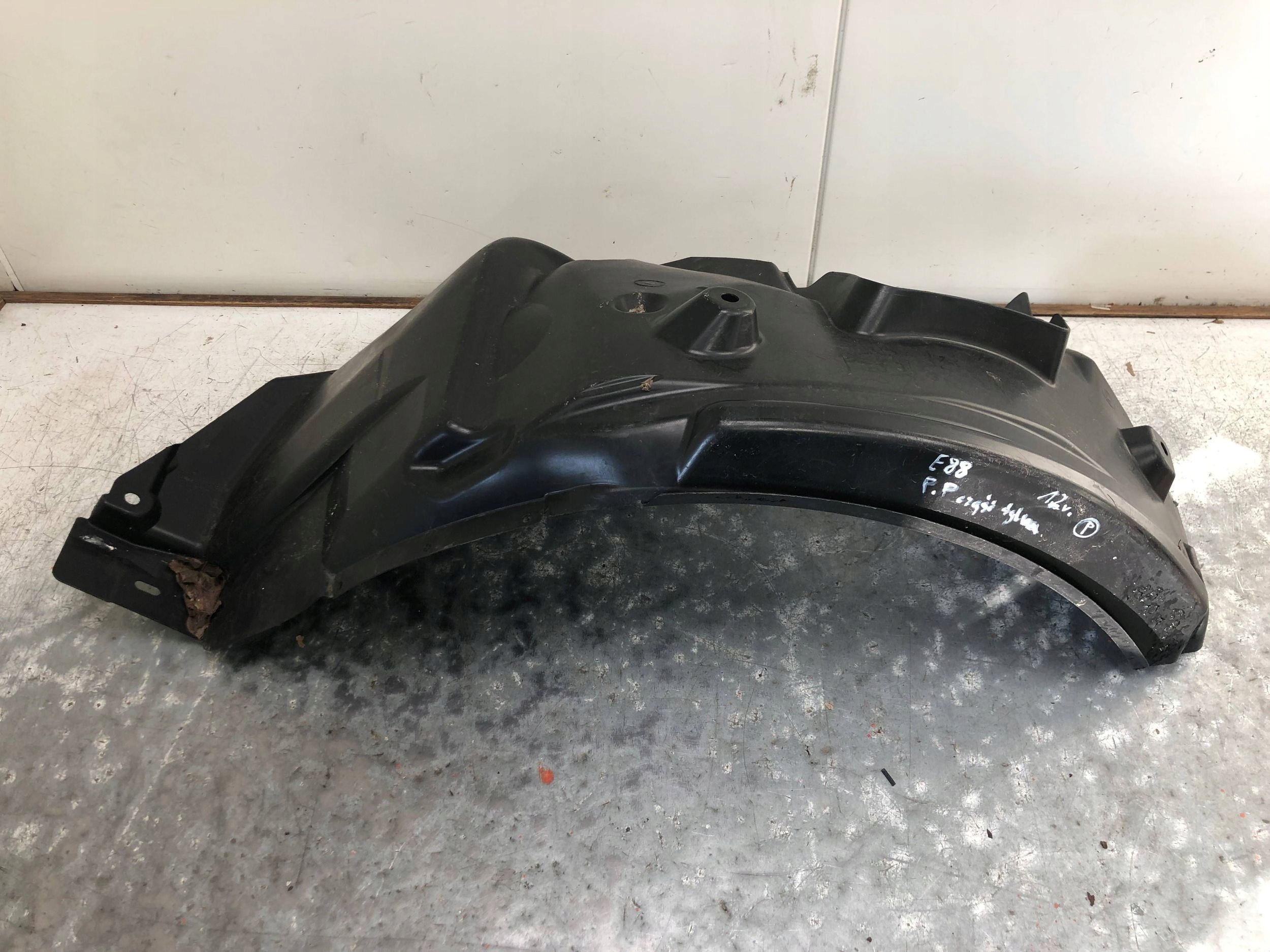 mudguard right front part rear BMW E88 7166244