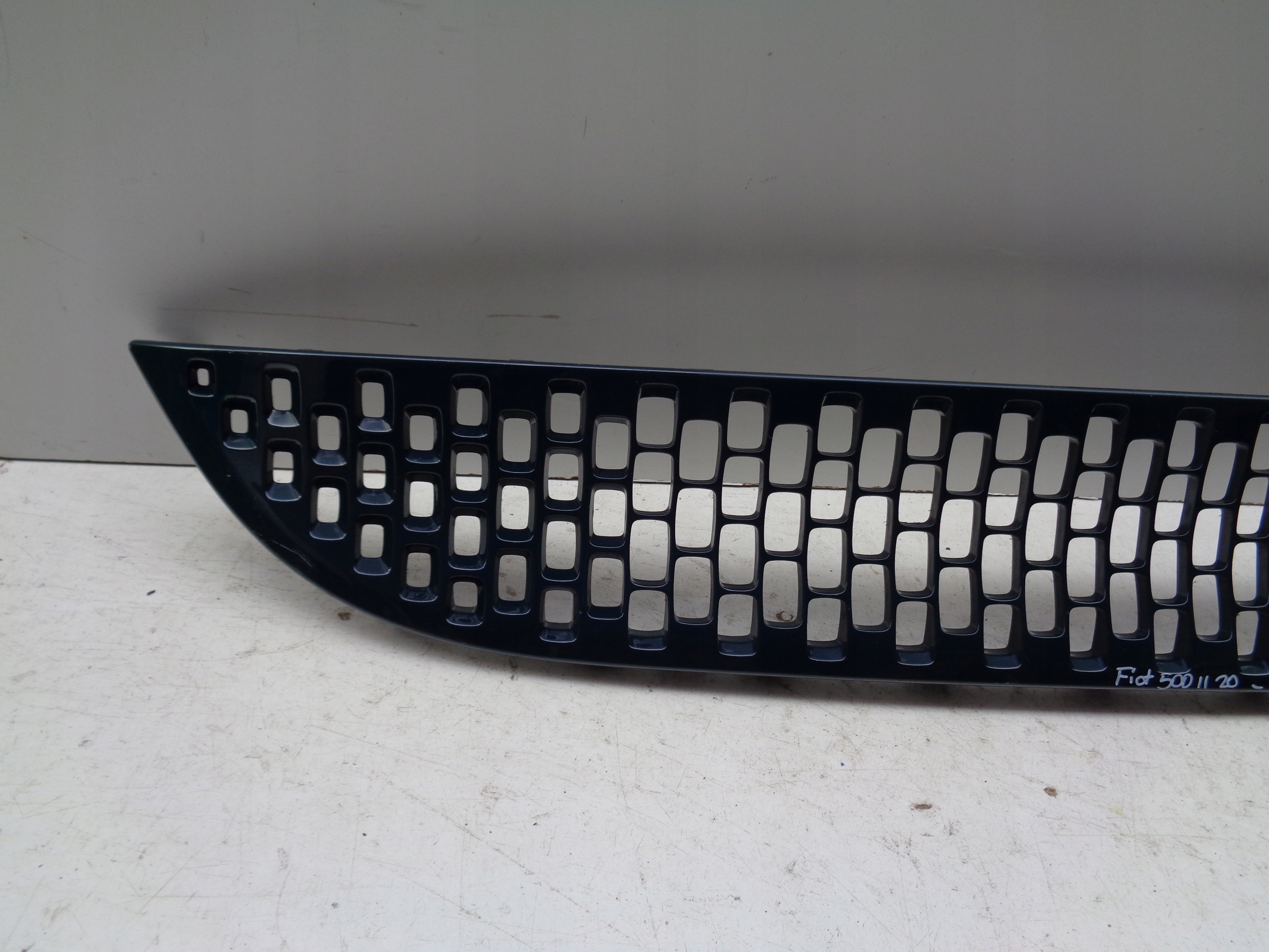 grid of a bumper left HONDA CRV V 19