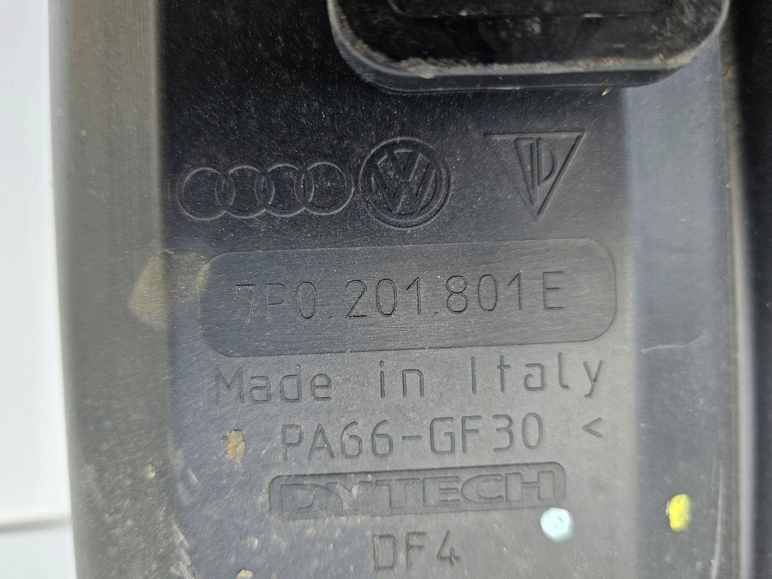 Volkswagen Touareg II 2 7P0 carbon filter