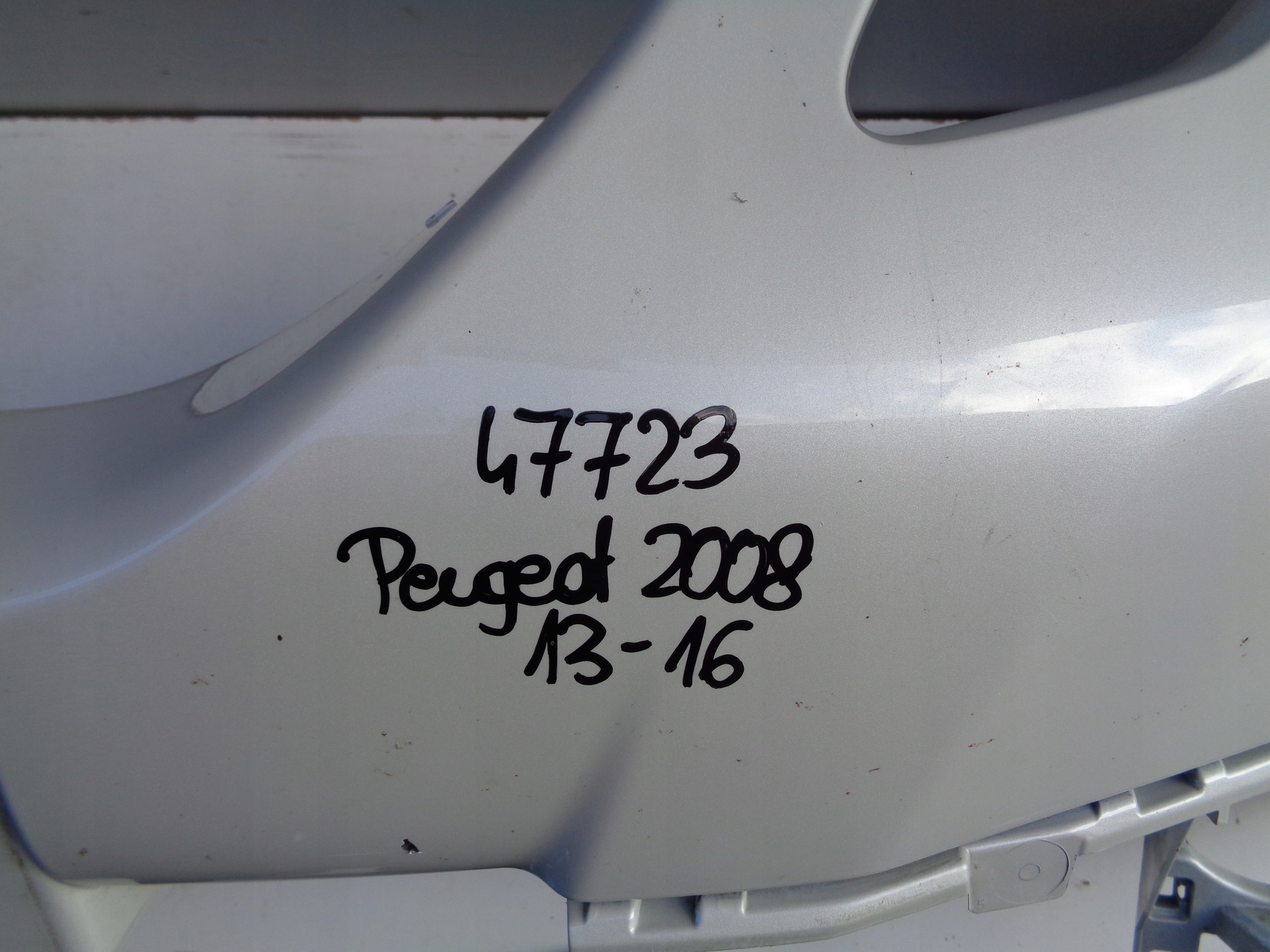 Frontstoßstange PEUGEOT 2008 13-16 NR 47723