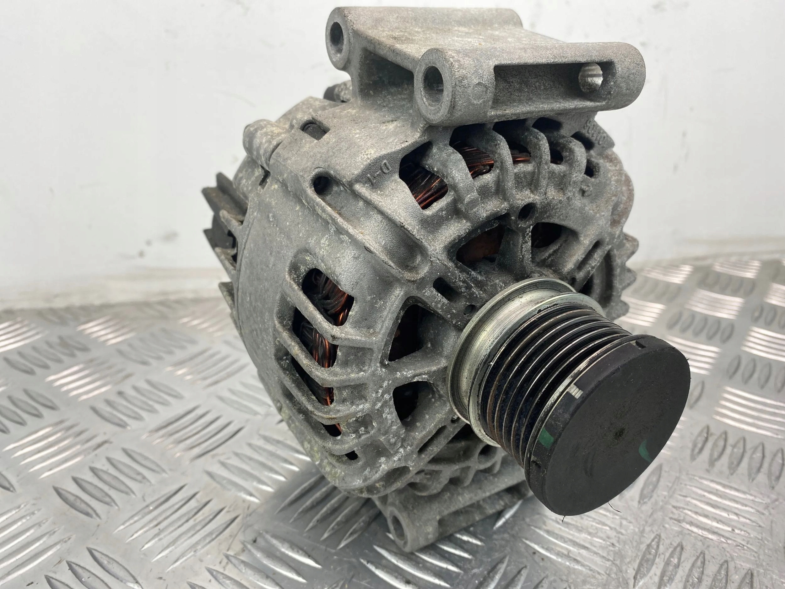 Mercedes E250 CGI W212 1.8 Alternator A0009067902