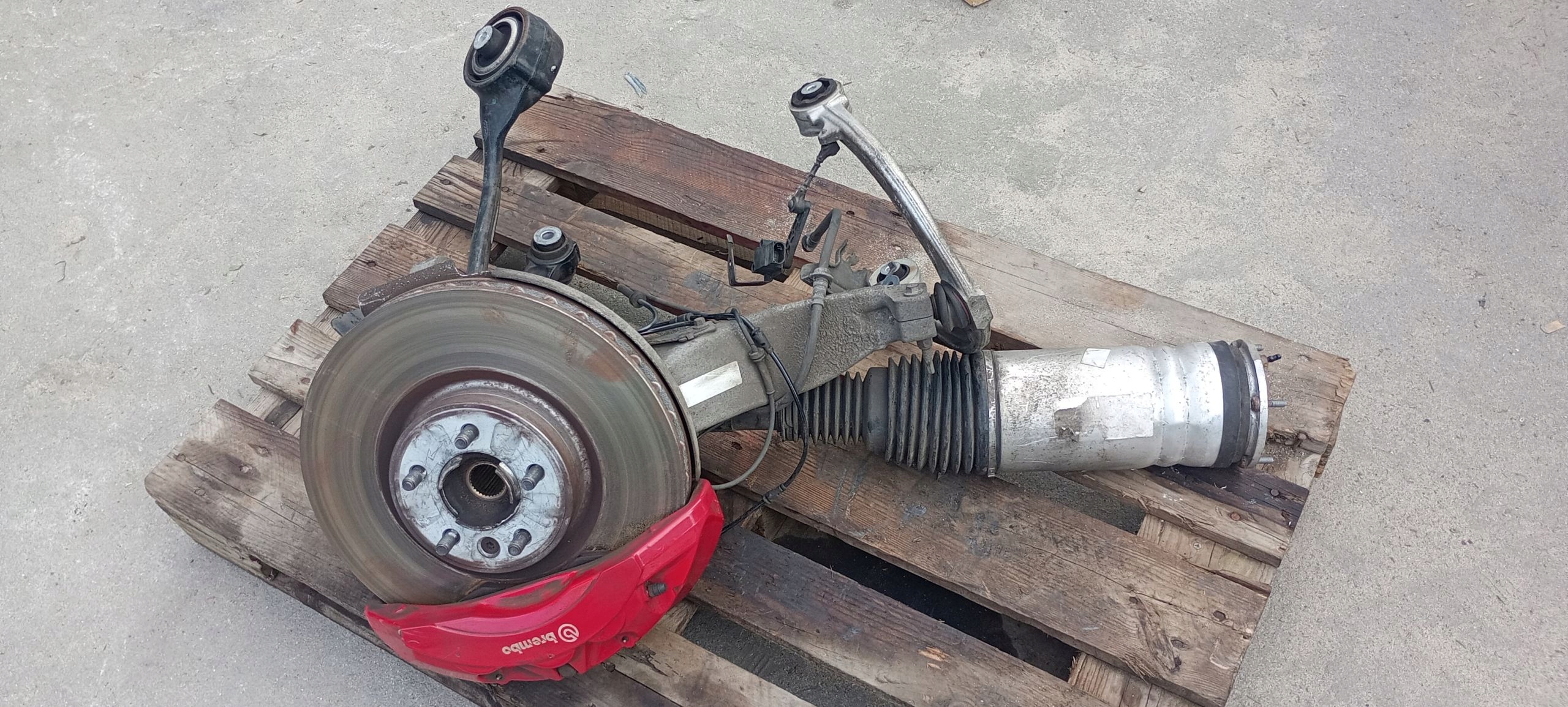 СЛЕВА ПЕРЕД ПОДВЕСКА ЦАПФА СТУПИЦА АМОРТИЗАТОР RANGE ROVER SPORT L494