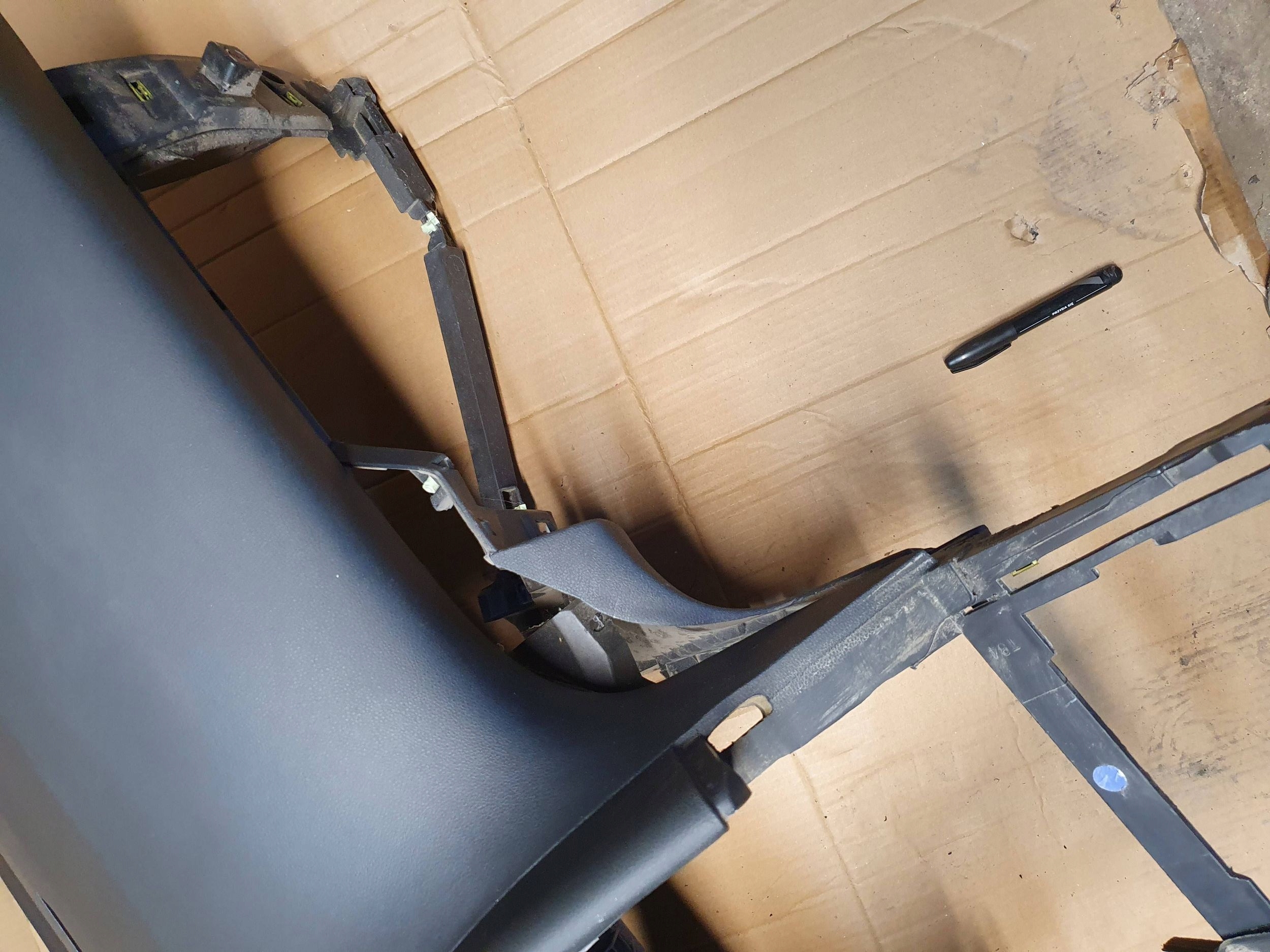 торпеда peugeot 3008 и консоль оригинал без UP NAVI