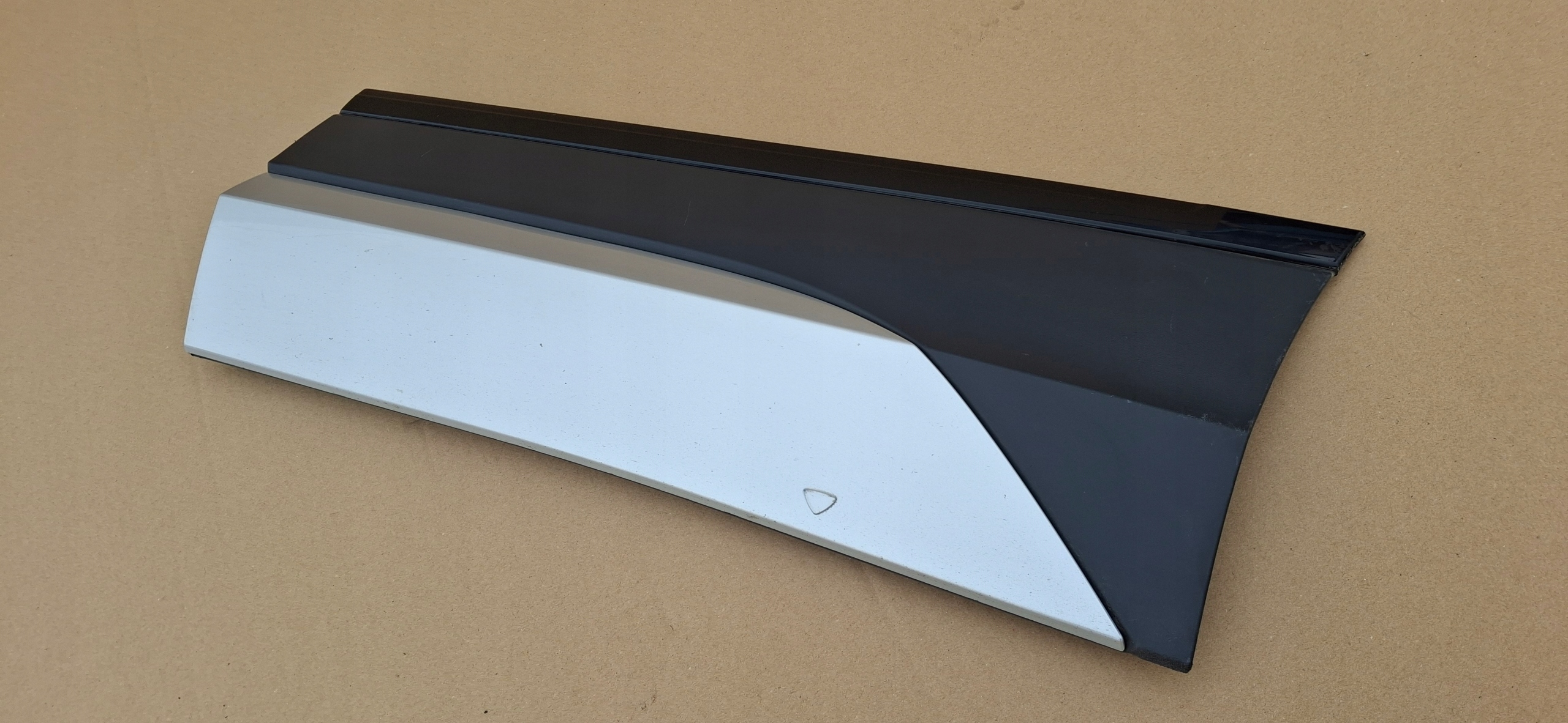 VW TIGUAN II 5NA LISTWA NAKŁADKA DRZWI LEWY TYŁ LEWA 5NA854949S Typ samochodu Samochody osobowe