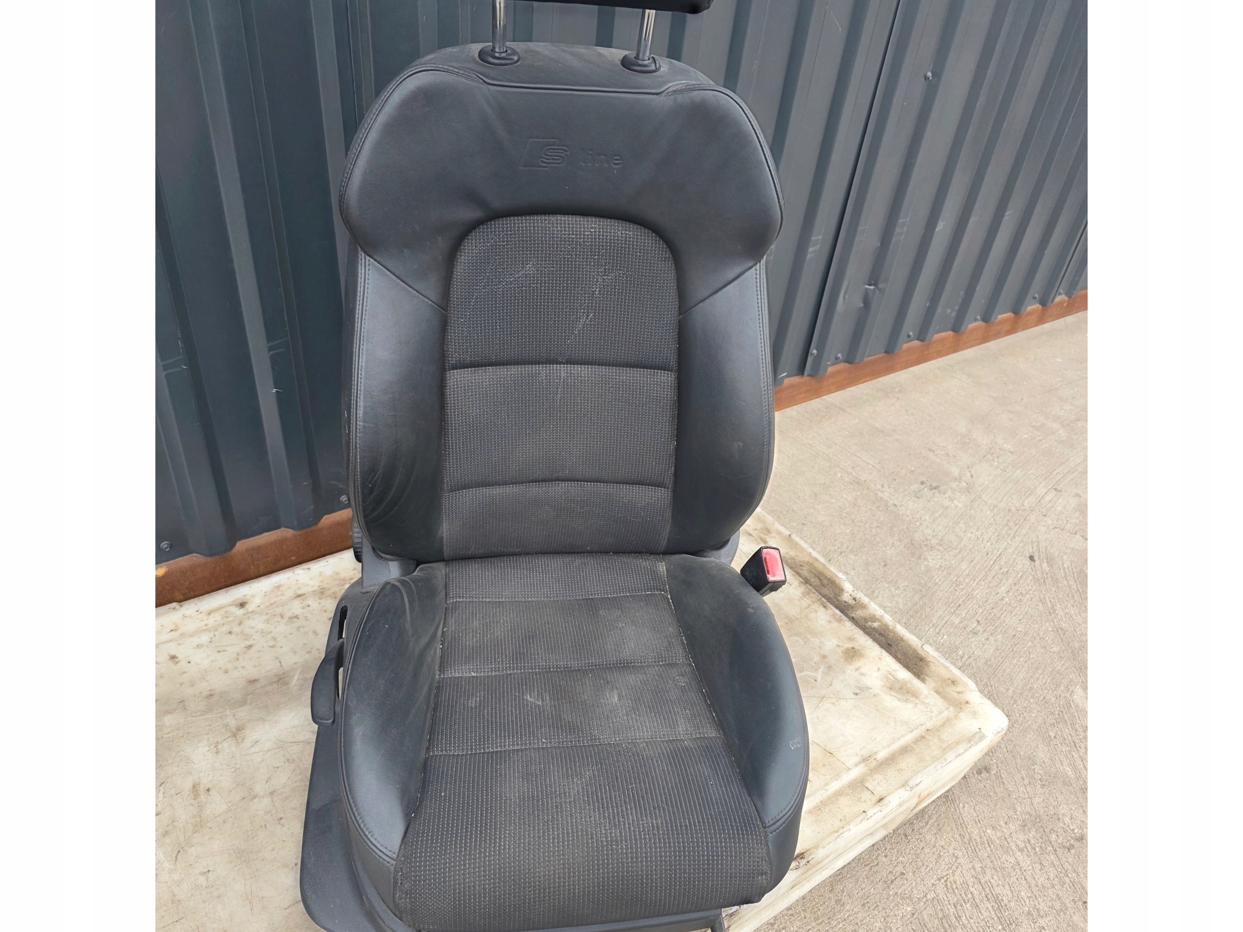 seat front right PASAZER AUDI A3 8P SPORTBACK S LINE POL leather