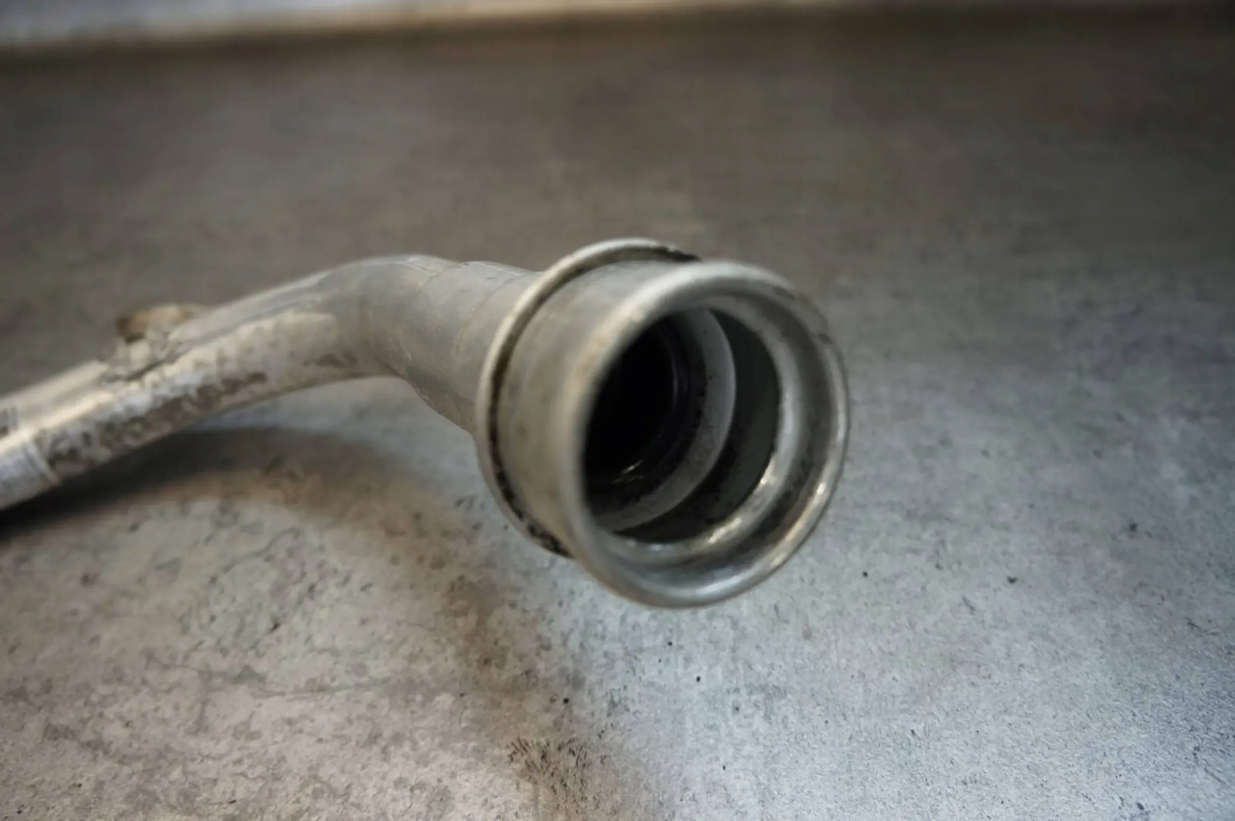 PRZEWÓD BAKU RURA WLEWU PALIWA VOLVO S60 II V60 I 30792274 Producent części Volvo OE