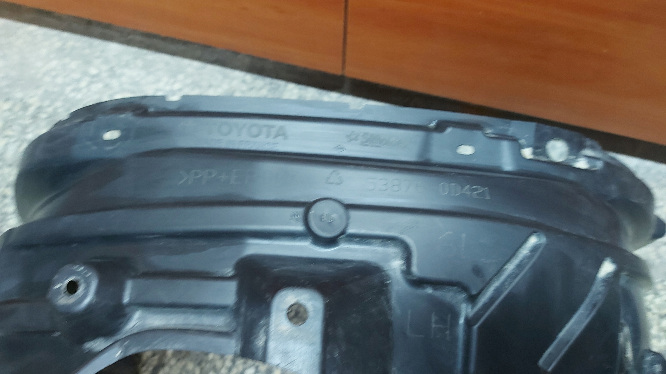mudguard left front TOYOTA YARIS CROSS 21