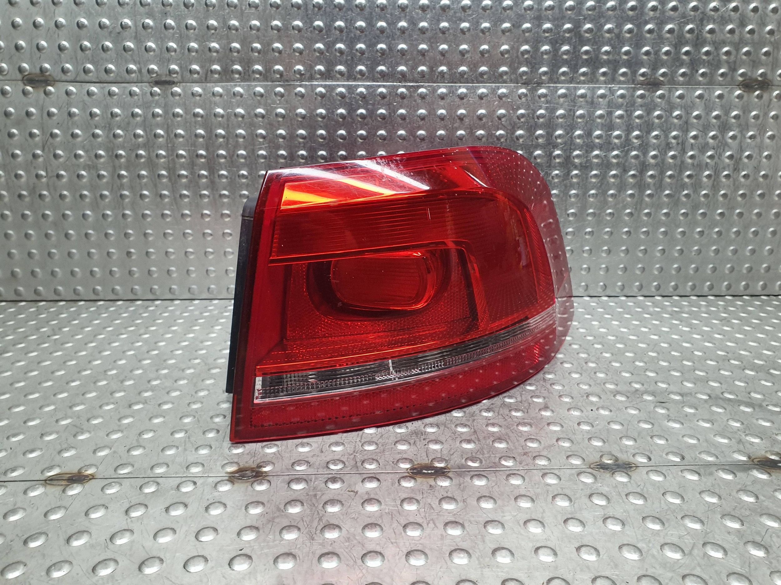 light right rear part 3AF945096C VW PASSAT B7 KOMBI EUROPA