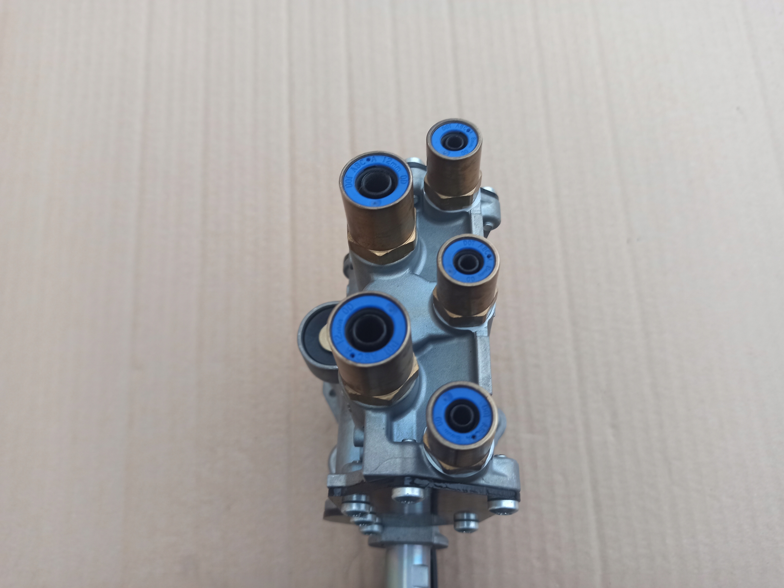 WABCO ZAWÓR PODNOSZENIA OSI 4630900210 Typ samochodu Samochody ciężarowe