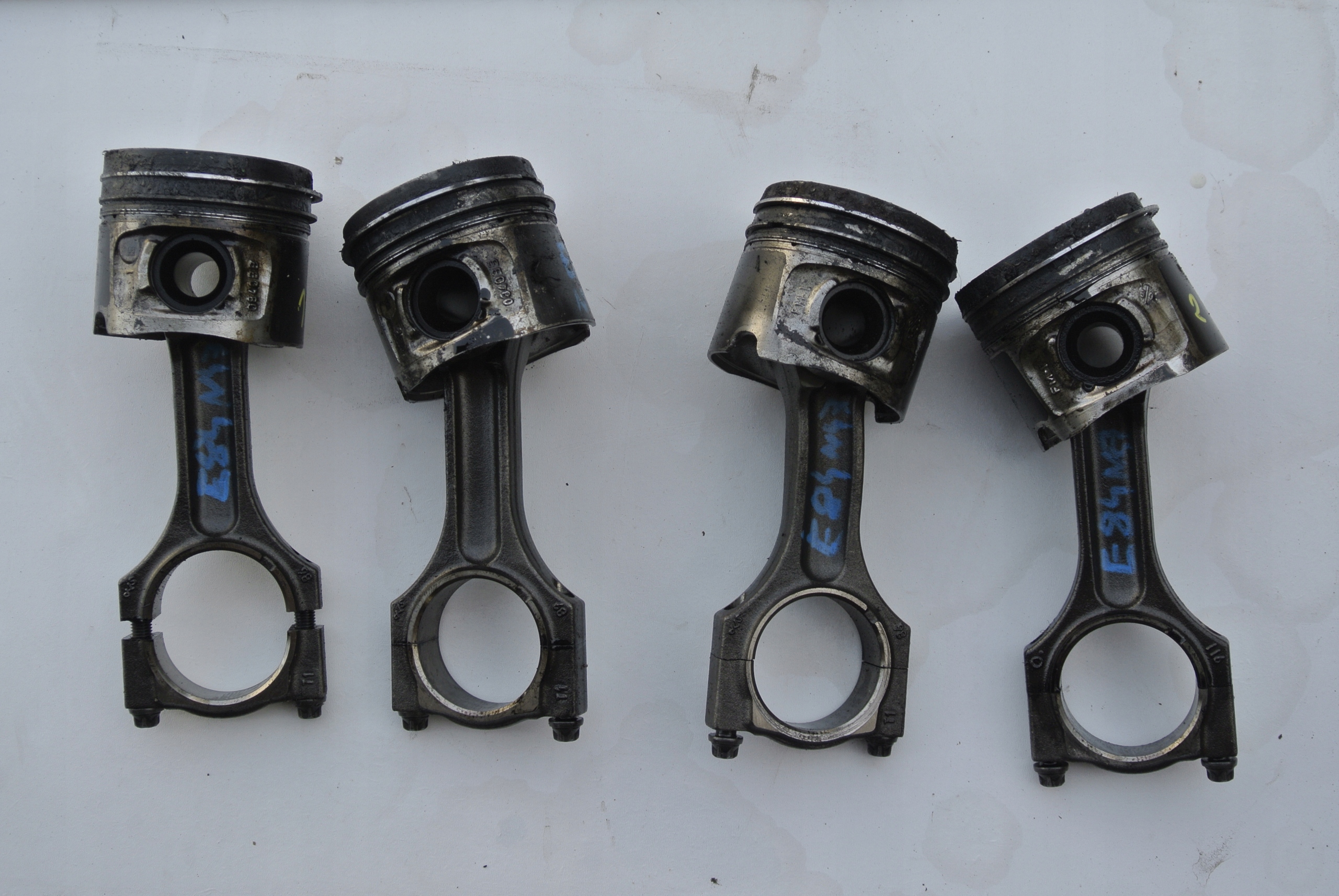 BMW E60 E83 E90 N47 поршень