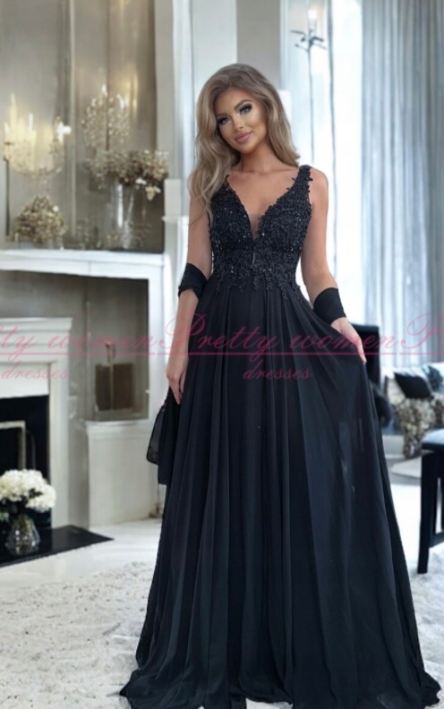 Šaty Večerní černá Model „jagoda“ Polská Výroba velikost 40