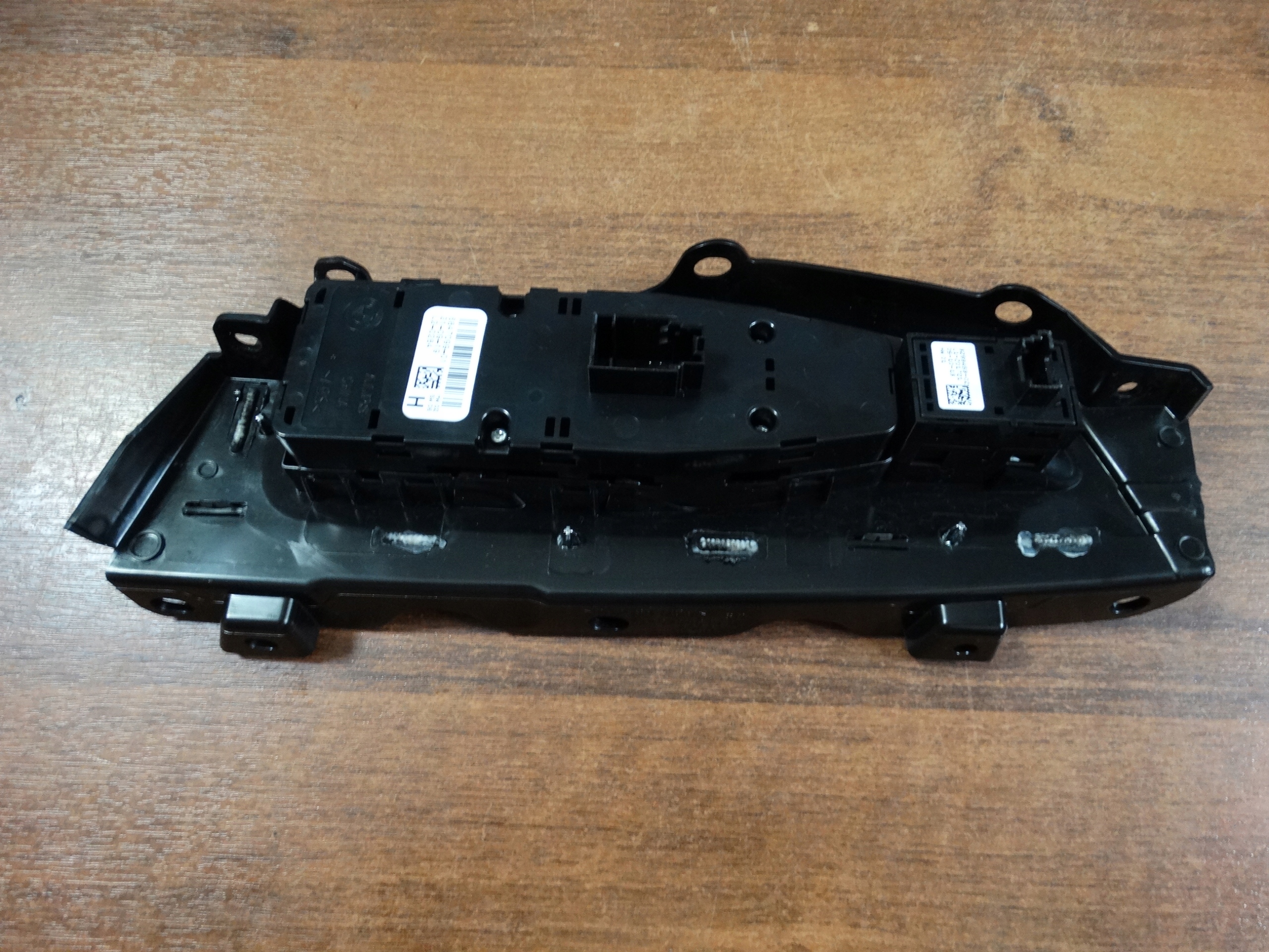 IDEALNY control panel of the window BMW G01 G02 1
