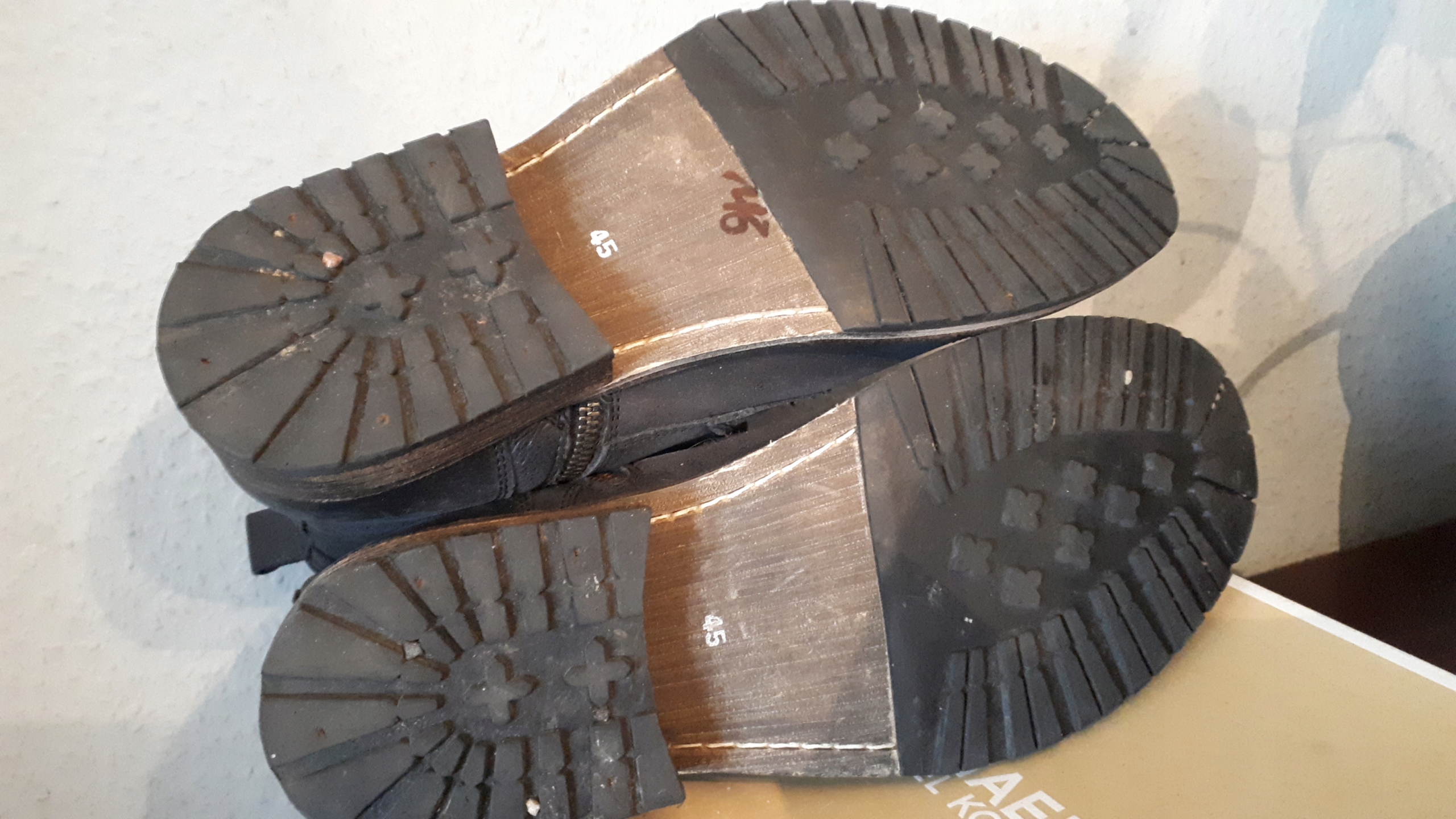 RESERVED SZTYBLETY MĘSKIE SKÓRA 45 Kolor czarny