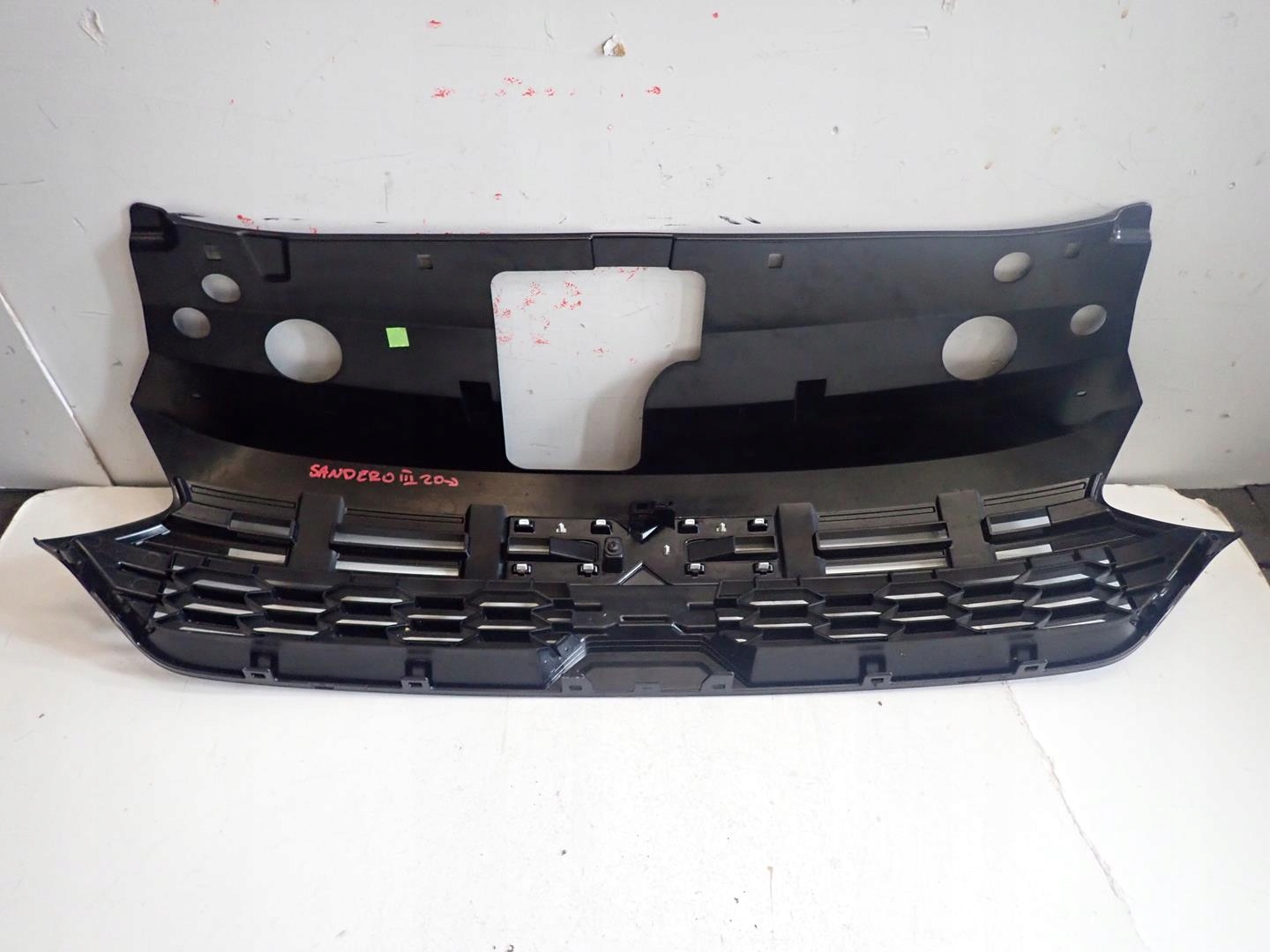GRILL DACIA SANDERO III 2020- 622547147