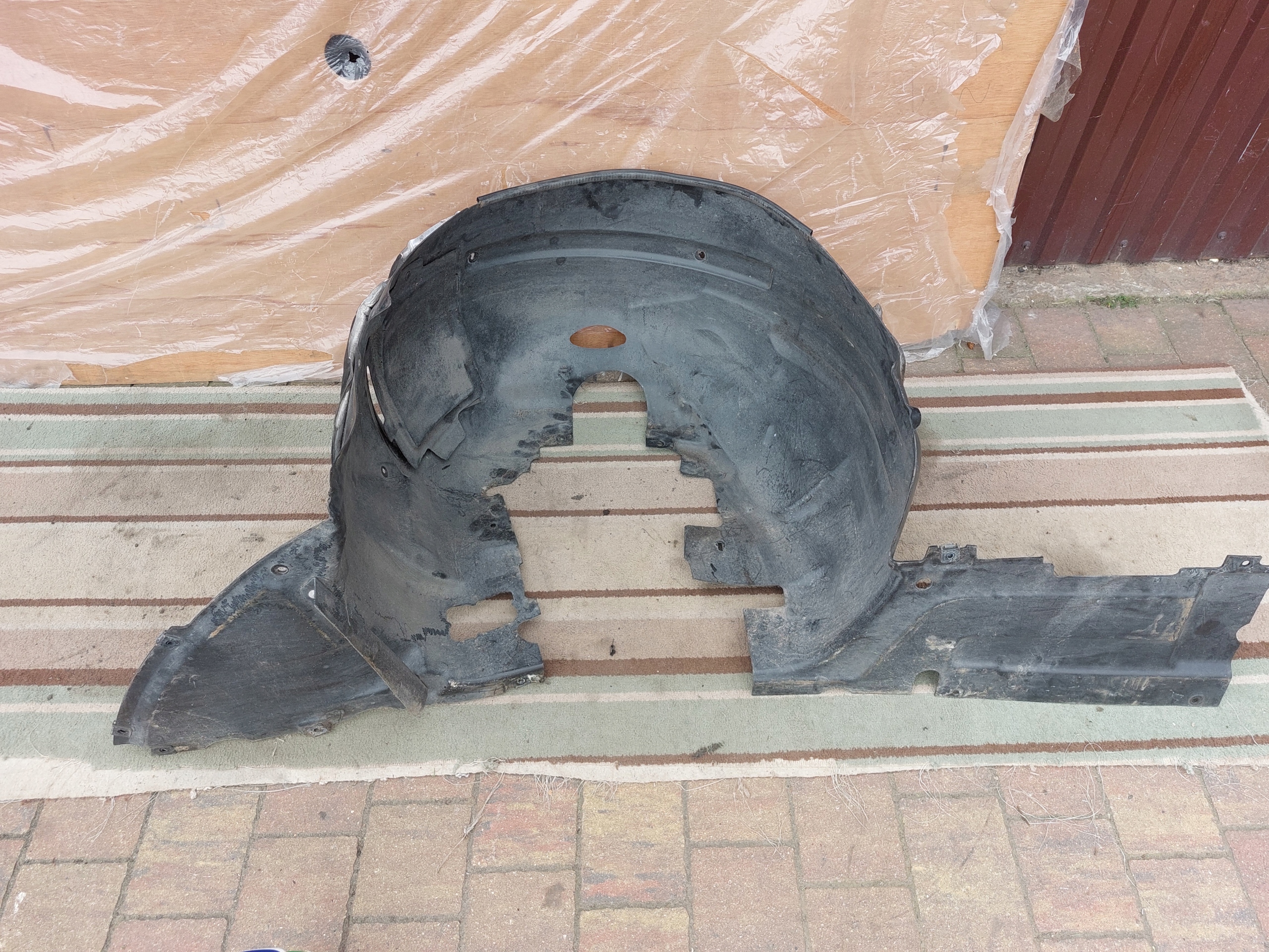 mudguard left front ASTON MARTIN VANTAGE 17r
