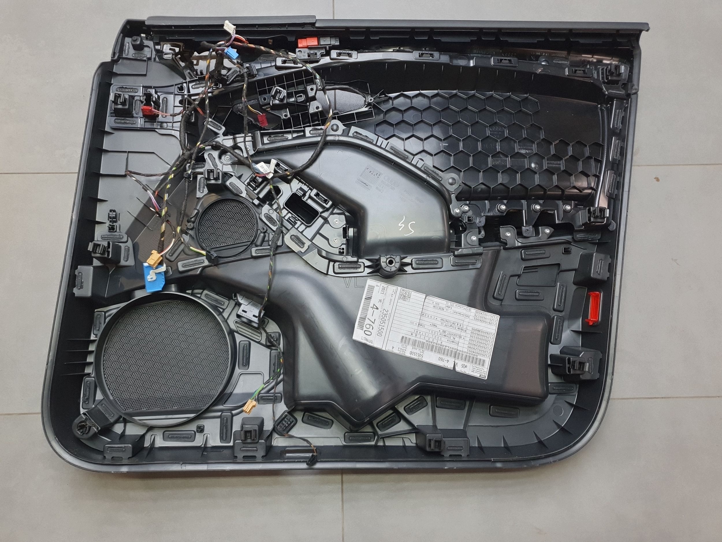 Audi SQ6 e-tron seite tür vorne links vorne alcantara 85B867585