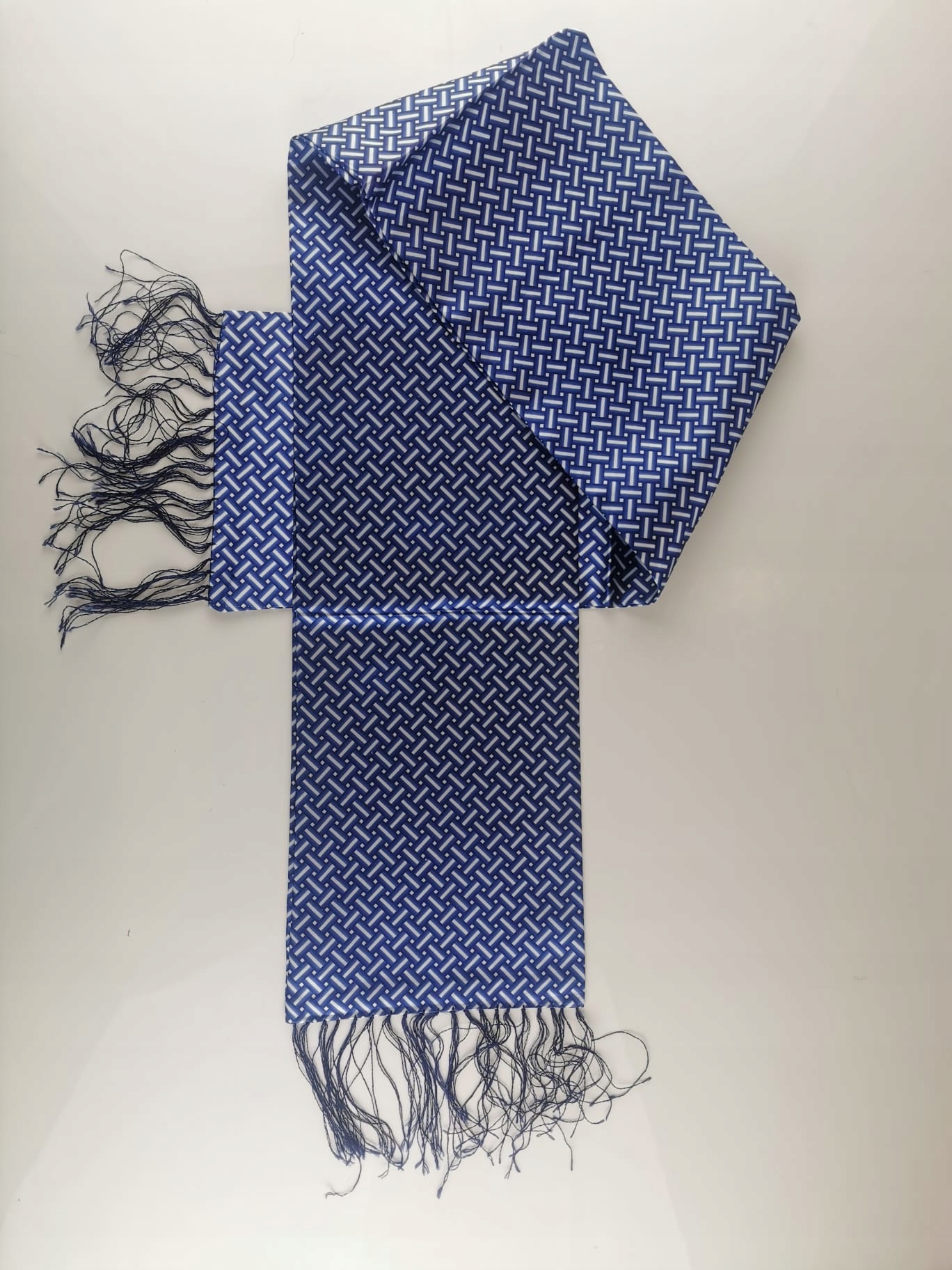 Szal satynowy męski niebieski wzorzysty