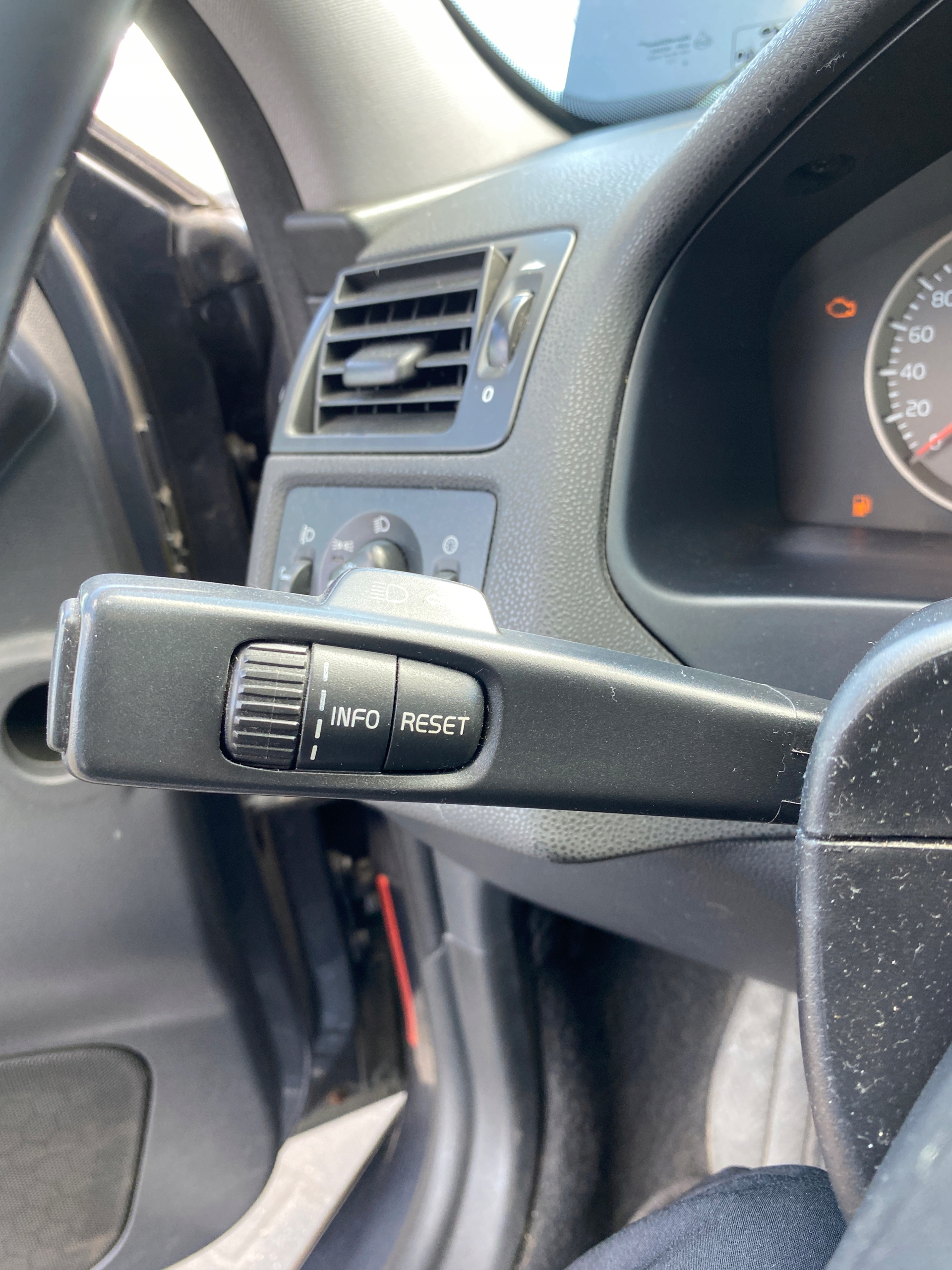 Interrupteur commande phares feux ZESPOLONY Volant VOLVO V50 2 II 04-10