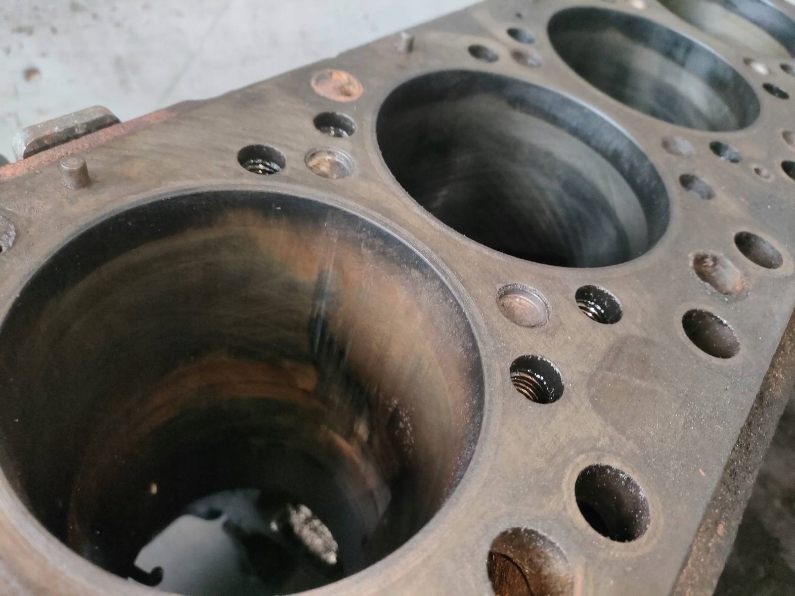 BLOK SILNIKA MAN L2000 D0836 LFL02 Jakość części (zgodnie z GVO) O - oryginał z logo producenta pojazdu (OE)