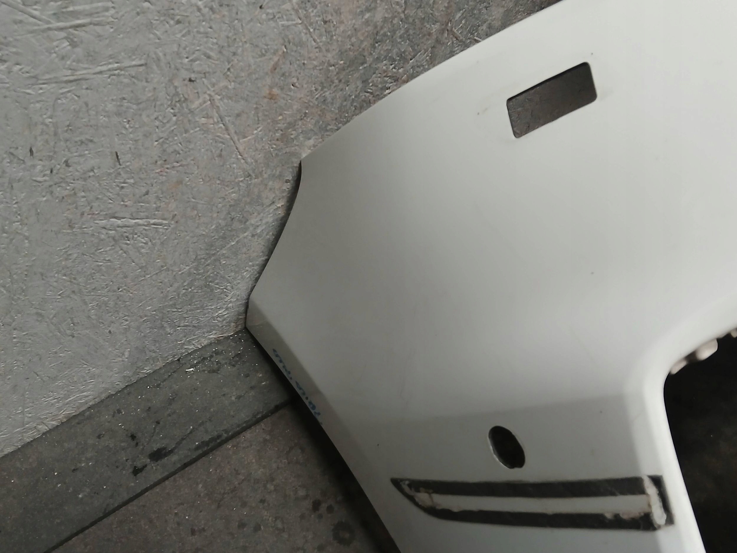 bumper front TOYOTA PRIUS plus +