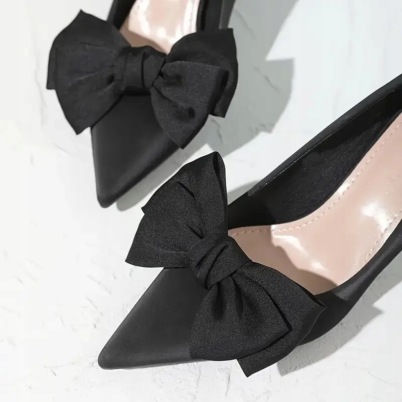 Kokardy na boty černé saténové s glamour ozdobou na podpatky B39