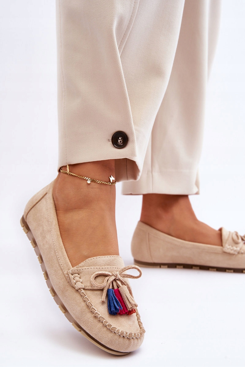 MOKASYNY ZAMSZOWE Z KOKARDĄ I FRĘDZLAMI BEŻOWE 39 Kolor podeszwy beżowy