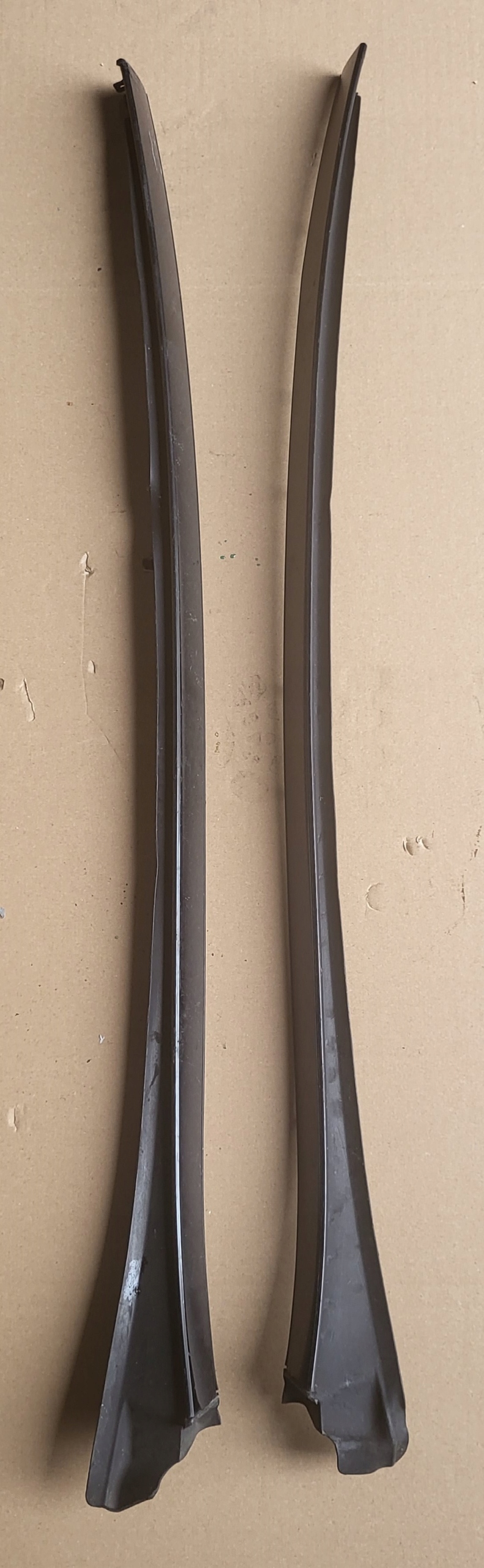 MERCEDES C-KLASA W205 LISTWA SZYBY PRZÓD LEWA