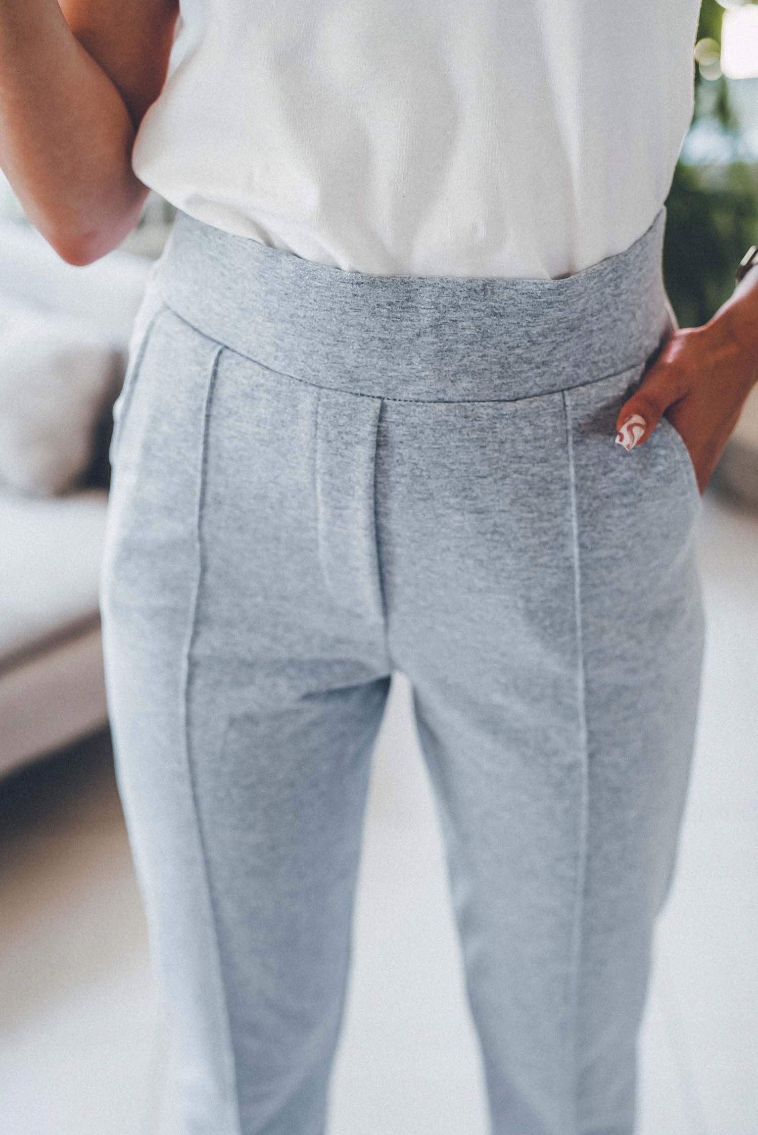 Bawełniane damskie spodnie na kant szare dresy L Materiał dominujący bawełna