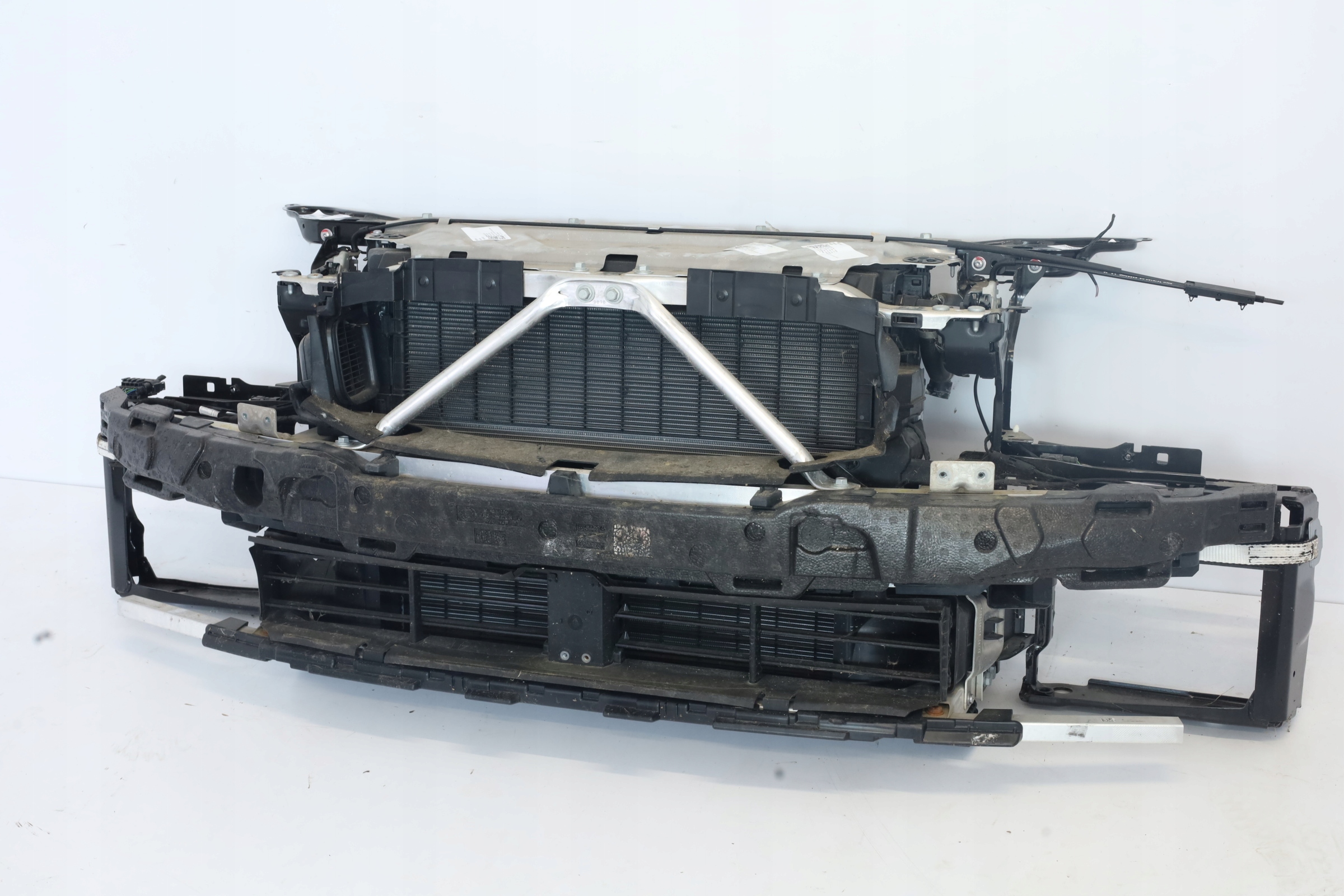 WZMOCNIENIE PAS CHŁODNICE BMW G20 G21 330i USA Producent części BMW OE