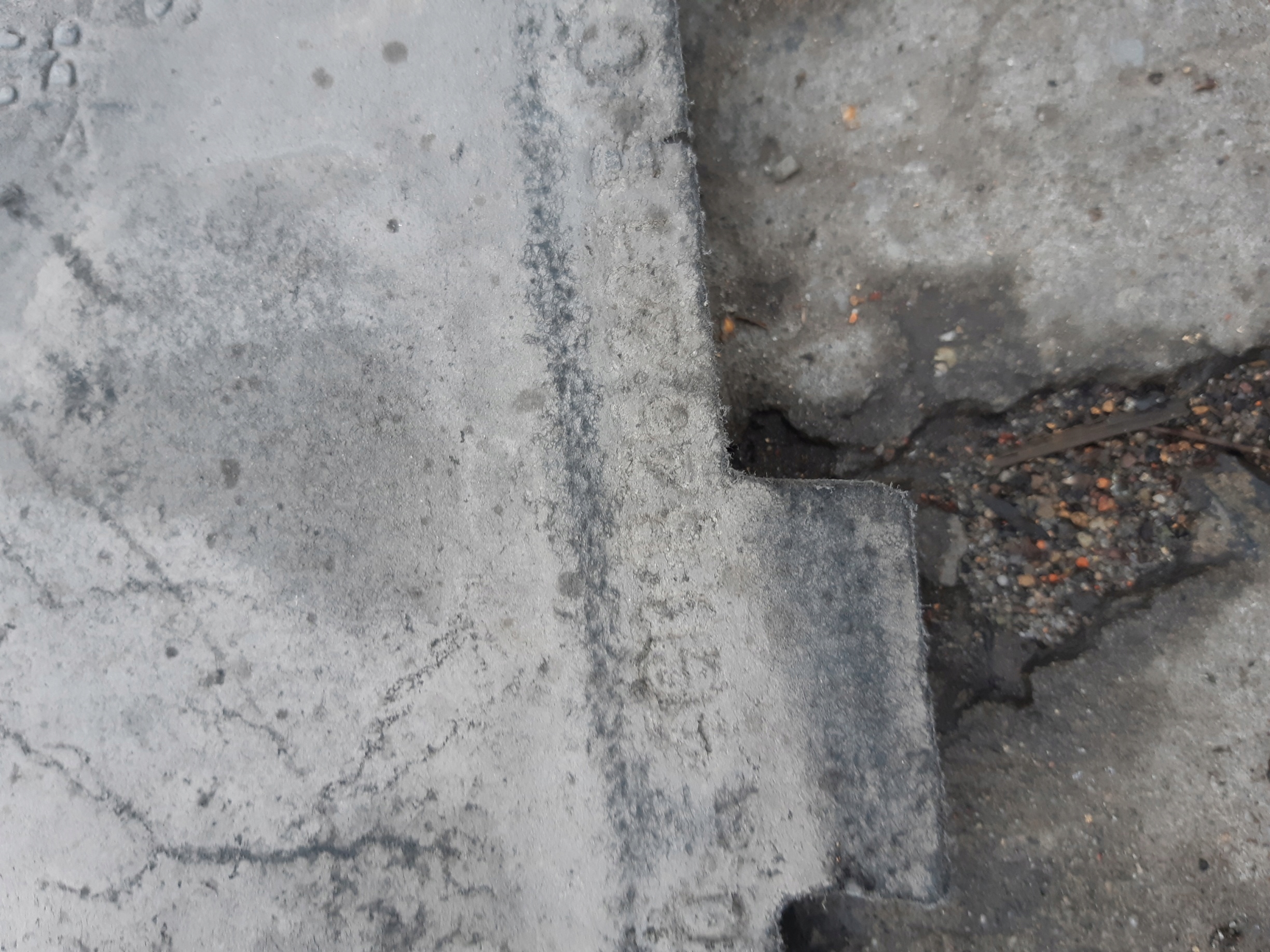 AUDI A7 4G Blende Abdeckung abdeckung des Bodens Unterfahrschutz links 4G0825207E