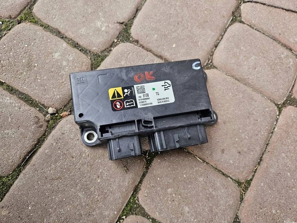 Centralina modulo sensor airbag NIEWYSTRZELONY Opel Insignia B 13529158
