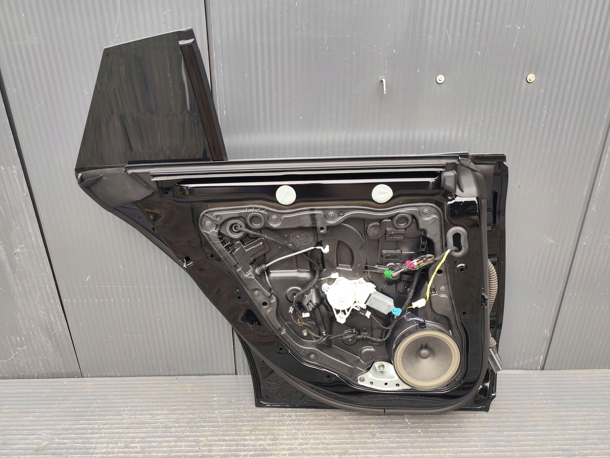 MERCEDES CLA 118 door rear. left complete DEMONTAZ