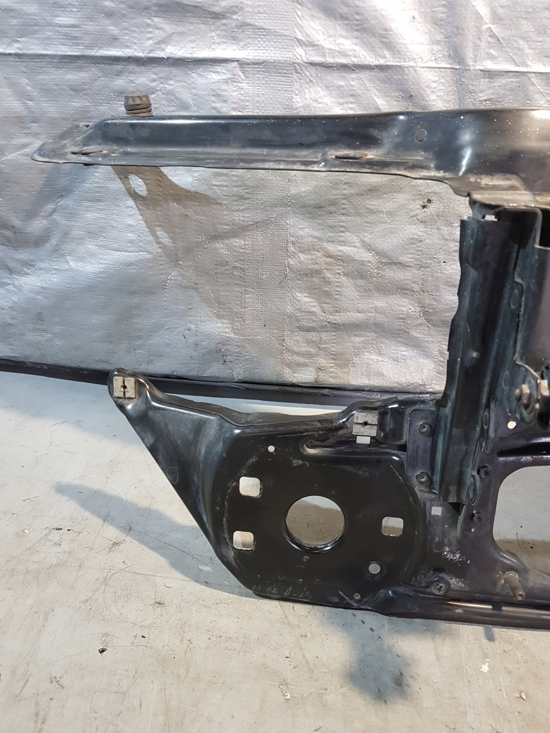 BMW E46 2.0B KOMBI support panel for radiators 8211467