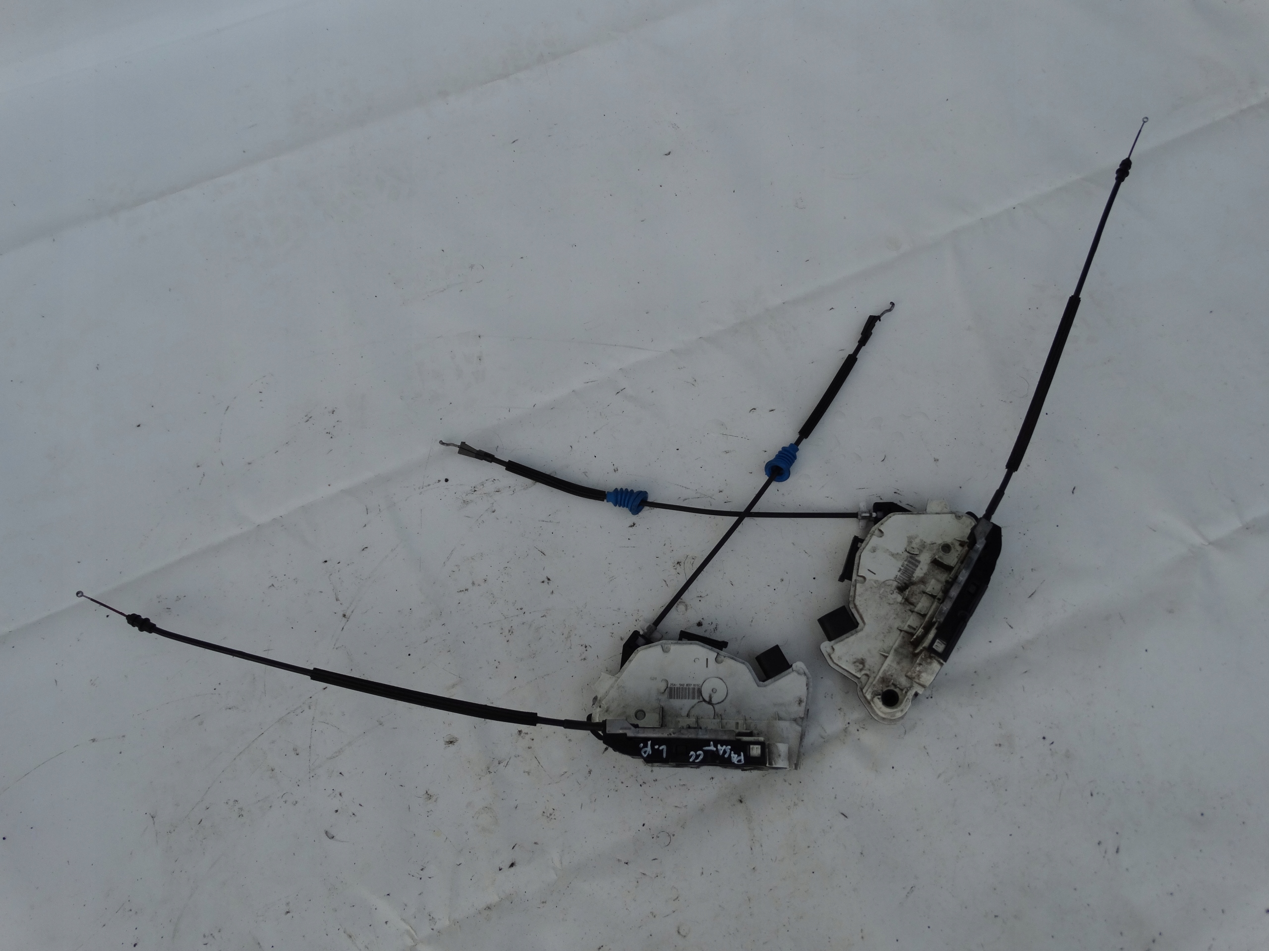 ZAMEK DRZWI PRZÓD PRZEDNI LEWY PRAWY VW PASSAT CC