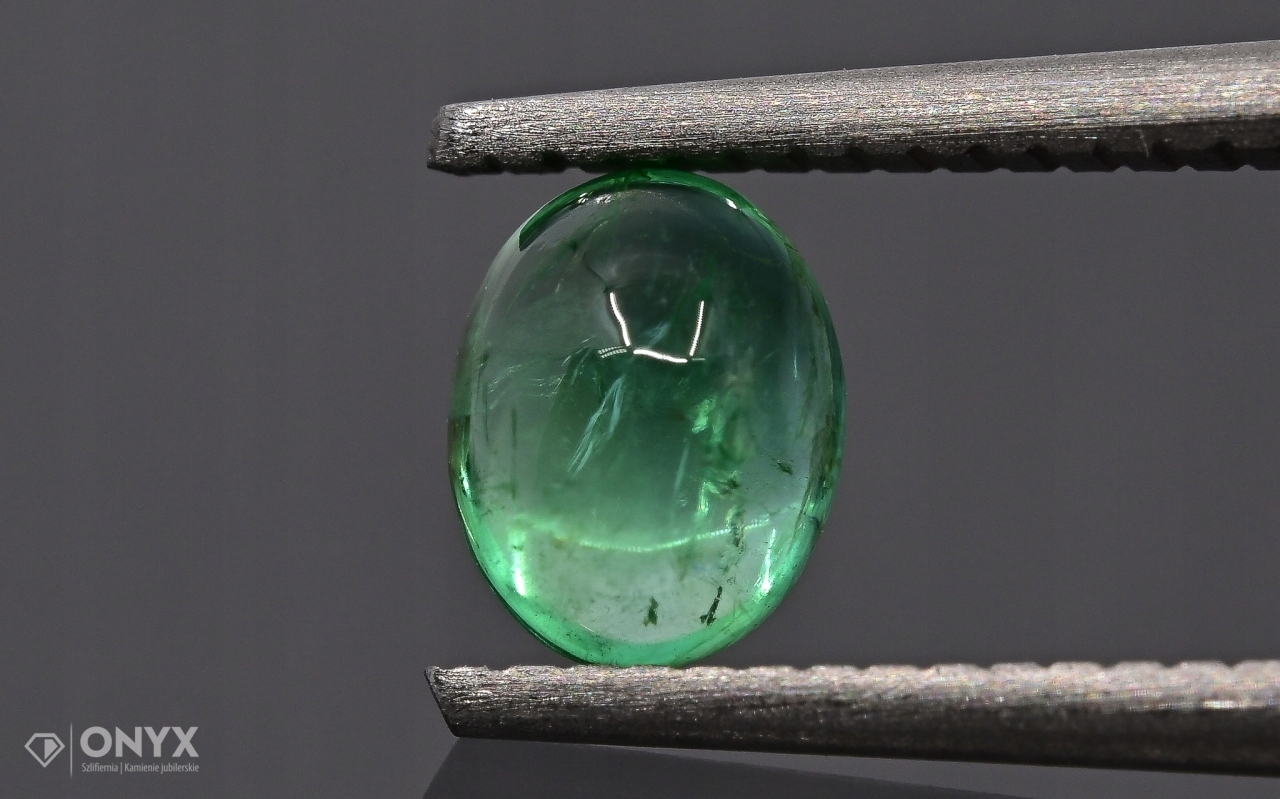 Smaragd kabošon ovál 5x4 mm