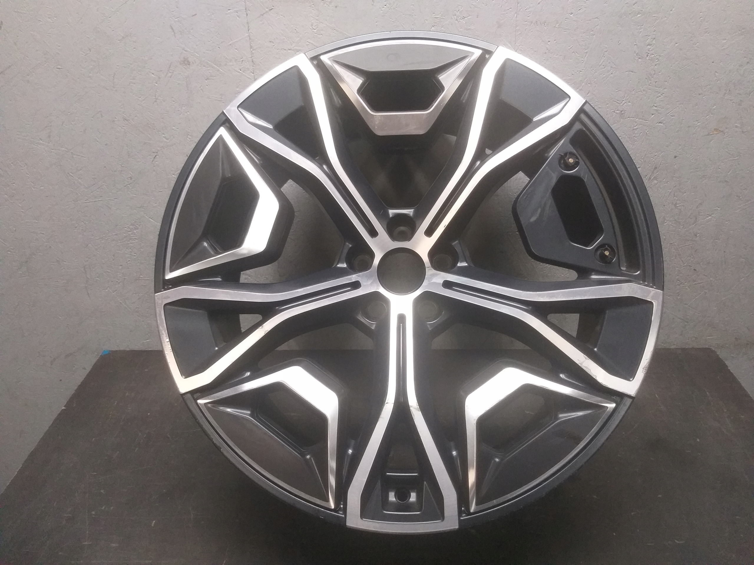 disk hliníkový BMW 9,5J 22" ET37 5X112